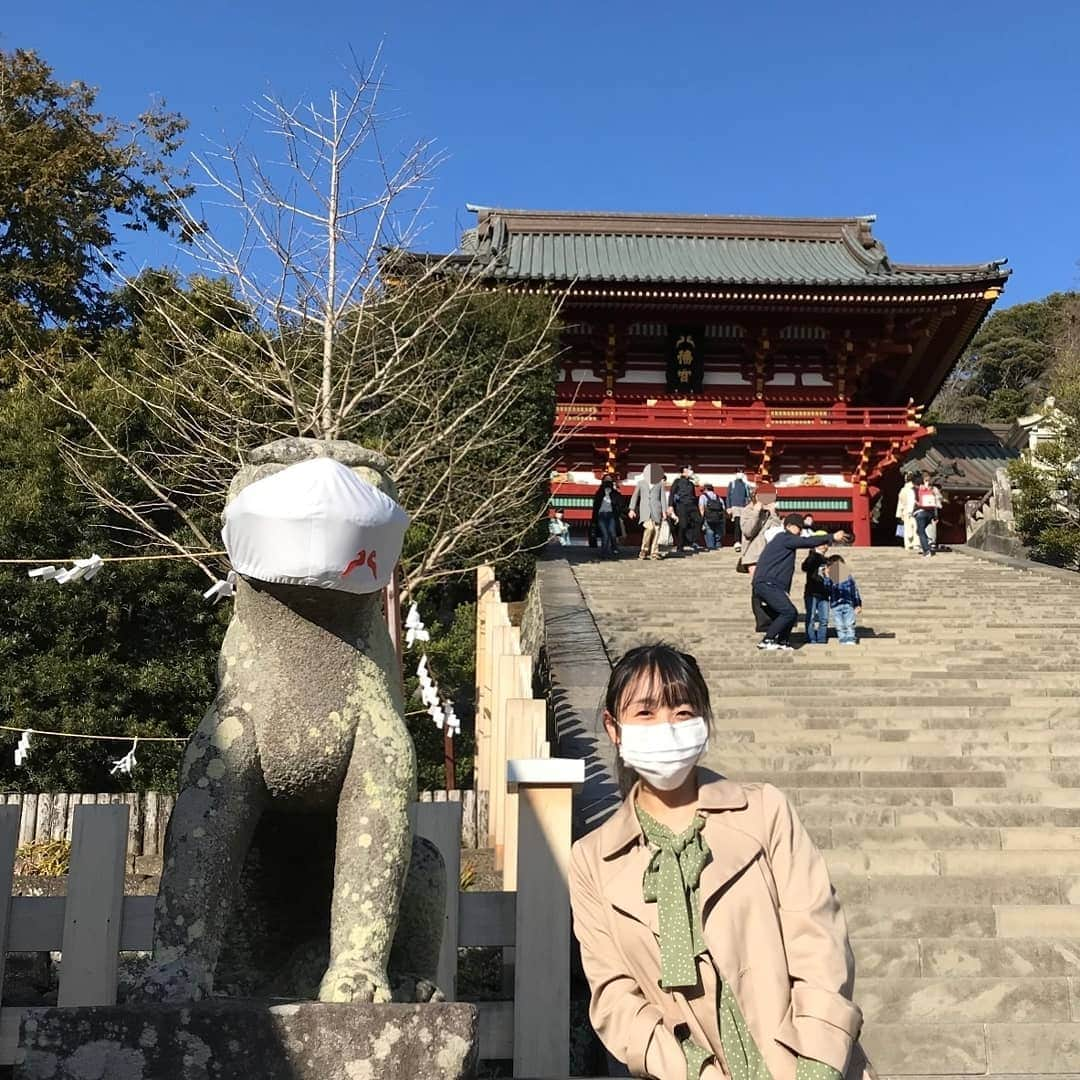 米澤かおりさんのインスタグラム写真 - (米澤かおりInstagram)「. 鎌倉の鶴岡八幡宮にお参りしてきました⛩️ 絵馬に書いた内容はまだヒミツなのですが🤫 近々発表します🌼  #鎌倉 #鶴岡八幡宮 #お参り #参拝 #絵馬 #狛犬 #マスク #かわいい #セントフォース #centforce #フリーアナ #アナウンサー #米澤かおり  ❤︎・☻︎・❤︎・☻︎・❤︎ いつも「いいね！」やコメント ありがとうございます😊」2月22日 12時46分 - kaoriina67