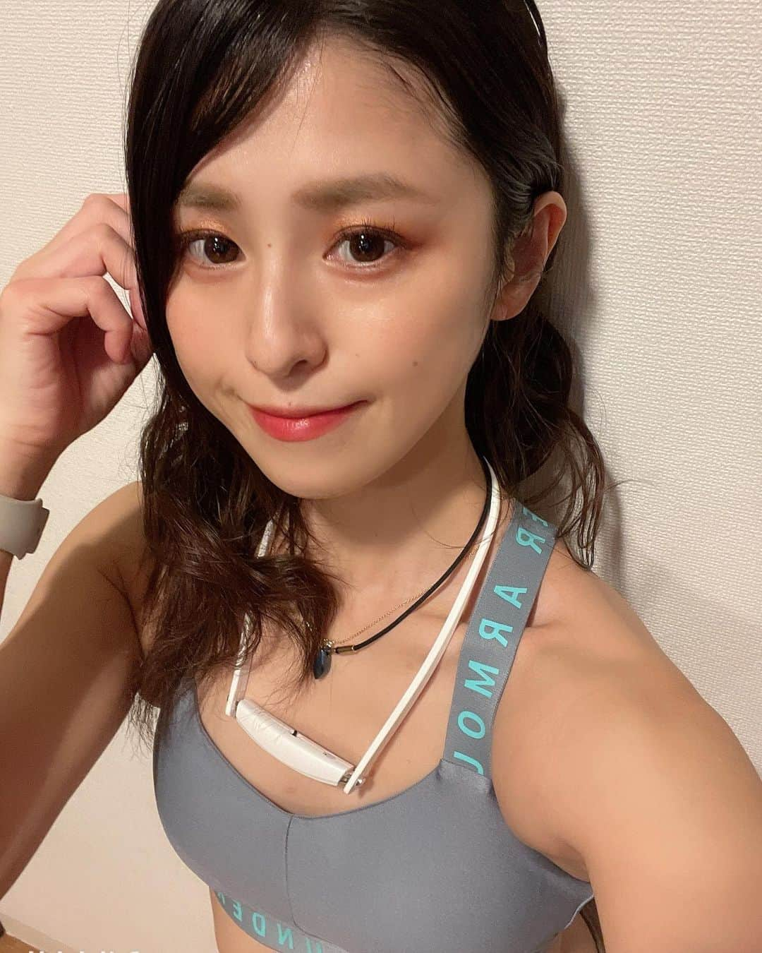 齋藤優紀さんのインスタグラム写真 - (齋藤優紀Instagram)「ドクターエアさんから新商品が発売されました😊✨ エアブーストっていって、ネックレスみたいに首にかけて使うの😃😃  最大約800万個/cm³のマイナスイオンの力で花粉・PM2.5に吸着し、落下させるんだって🥺✨ わたし去年から花粉症を発症しちゃって😱😱鼻詰まるし、頭ぼーっとするし、色んなことに集中できなくなるんだよね😭  花粉症対策のひとつとして、エアブースト✨おすすめします！😊😊  #花粉 #花粉症 #イオン発生器 #エアブースト #ドクターエア #doctorair #FiNC #FiNCアンバサダー #ドクターエアFiNCアンバサダー #PR」2月22日 12時55分 - yuki_fit0828