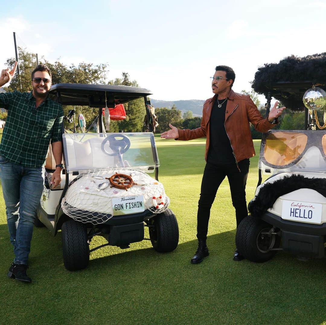 American Idolのインスタグラム：「Heads up, West Coast! ⛳️ Season FORE continues right now on ABC! @lukebryan @lionelrichie」