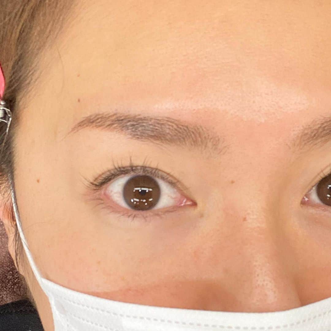 仁科仁美のインスタグラム：「2回目の眉毛のアートメイクです♬  前回と同じく中馬さん(@medicalbrows_chuma)に施術していただきました♬  とても丁寧で、親切にアドバイスもくださり、今回も大満足♬  また何かあったら、お願いします♡  リップのアートメイクってどうなんだろう？？ 悩んでいて、やった方がいたら感想教えて欲しい♬」