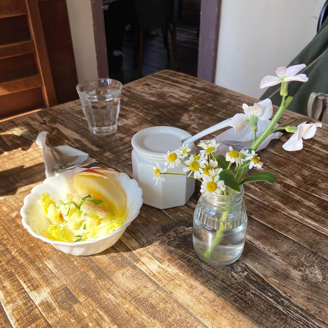 矢部ユウナのインスタグラム：「昨日新しく使い始めたボディーソープがラベンダーなのかな？お花の匂いがすっごくするやつで、体洗ってて幸せ気分になったんだよね〜🌷🌷🌷お花って見た目も可愛いし匂いも可愛いし全て完璧#確かKOSEのプレディアファンゴボディーソープ確かね」