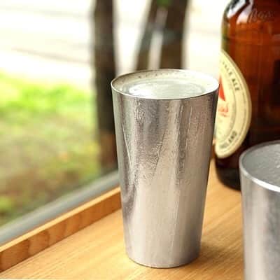 中谷あすみさんのインスタグラム写真 - (中谷あすみInstagram)「おうちでビール飲みたい方にオススメの錫製のビアカップ🍺  鈴は水を浄化してまろやかにしてくれる力があるのでビールの味が際立つそうです🙌  あっという間に冷んやり冷たくなるのでビール以外にもアイスコーヒーやソフトドリンクでも合います✨  シンプルなデザインなので食卓にも馴染みやすくてオススメ◎ @miyauchi_ina   #錫#ビアカップ#おうちカフェ#おうち飲み#グラス#食卓#pr」2月22日 13時43分 - asumi_naa