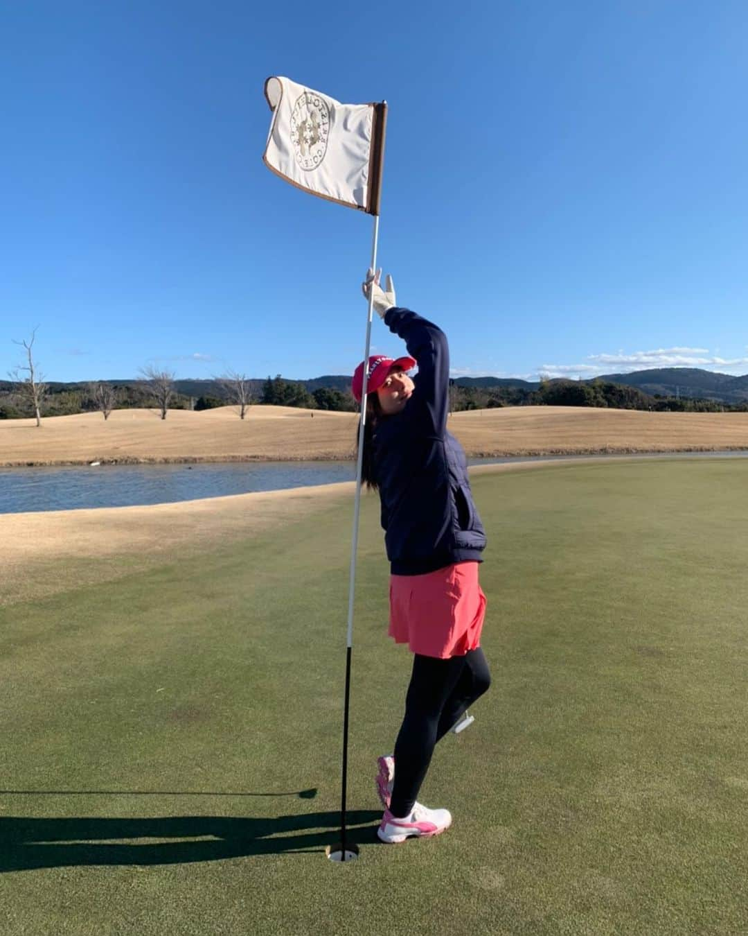 時田愛梨のインスタグラム：「この前、ゴルフしてきました⛳️ #ゴルフ　#ゴルフ女子　#どハマり中　#ブリストンヒルゴルフクラブ #ドライバーいいのに　#アイアンド下手　#golf #golfjapan #golfgirl」