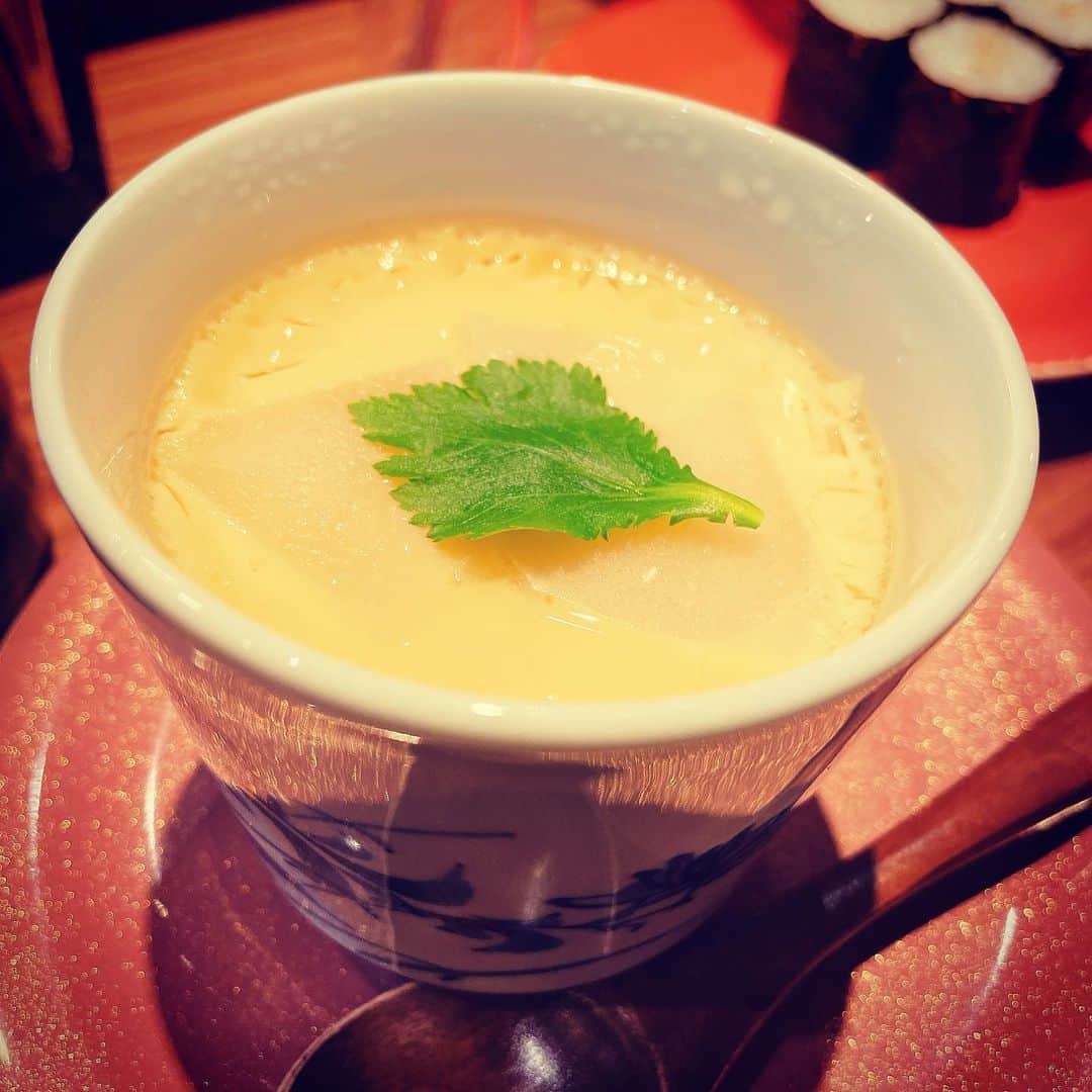 脇田唯さんのインスタグラム写真 - (脇田唯Instagram)「🍣 活つぶ旨し。 炙りえんがわも好き。 しめ鯖も好き。 ウニ最高。  お寿司はいつ食べても美味しい。」2月22日 13時55分 - post_yui