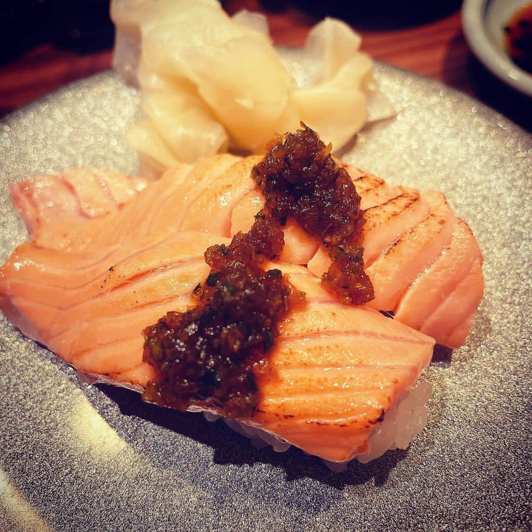 脇田唯さんのインスタグラム写真 - (脇田唯Instagram)「🍣 活つぶ旨し。 炙りえんがわも好き。 しめ鯖も好き。 ウニ最高。  お寿司はいつ食べても美味しい。」2月22日 13時55分 - post_yui