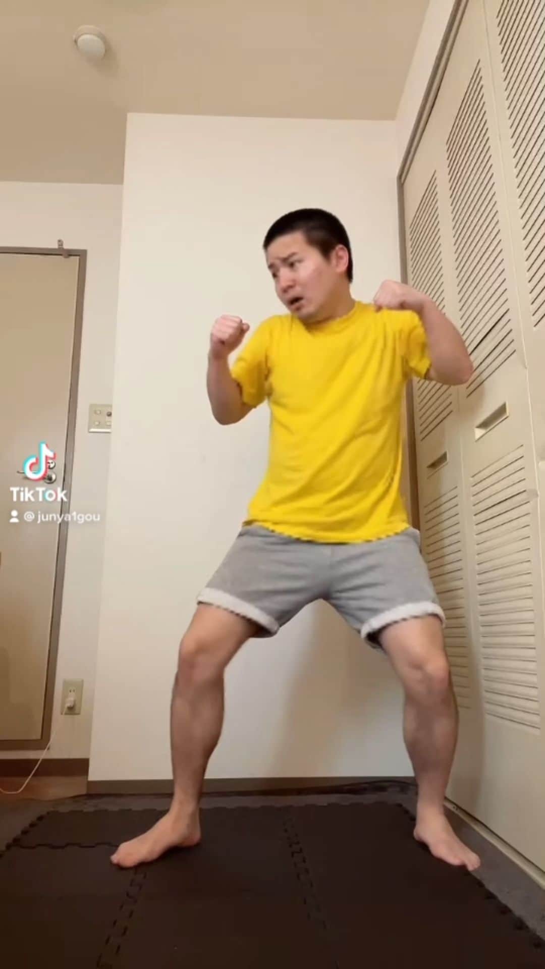 のインスタグラム：「Self vs Self 自分対自分」