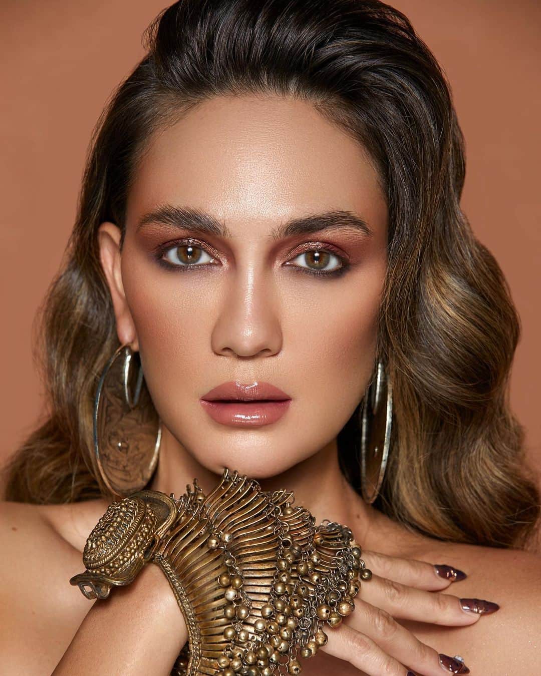 ルナ・マヤのインスタグラム：「Wearing @rinaldyyunardi @theclique.hk ( Bubah Collection ) shoot @ny.works  mua dan beauty director @bubahalfian lips using @namabeauty.co hair @yezhadjohair   #makeup #beauty #celebrity #lunamaya」