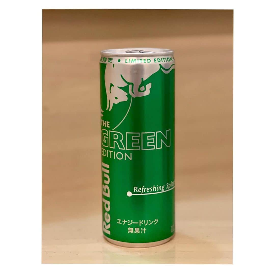 Saschaさんのインスタグラム写真 - (SaschaInstagram)「#グリーンエディション さわやかなライム風味で美味しい！ #redbull #greenedition」2月22日 14時37分 - sascha348