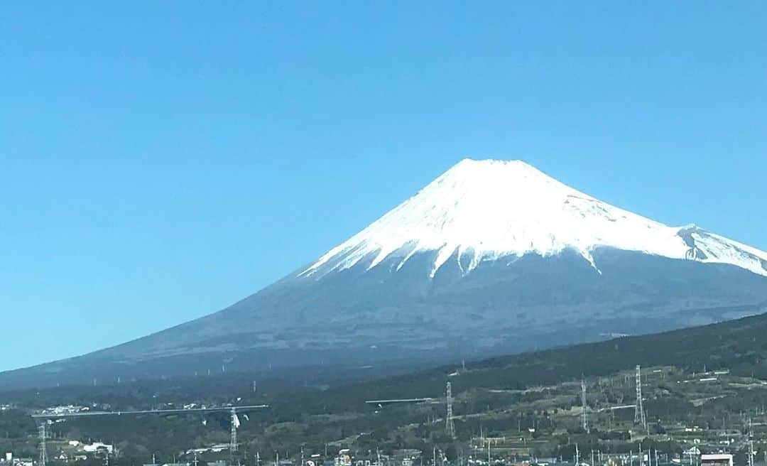 土屋眞弓のインスタグラム：「🗻👏👏🙏 霊峰富士山を拝みお力頂きました‼️  #富士山 #霊峰」