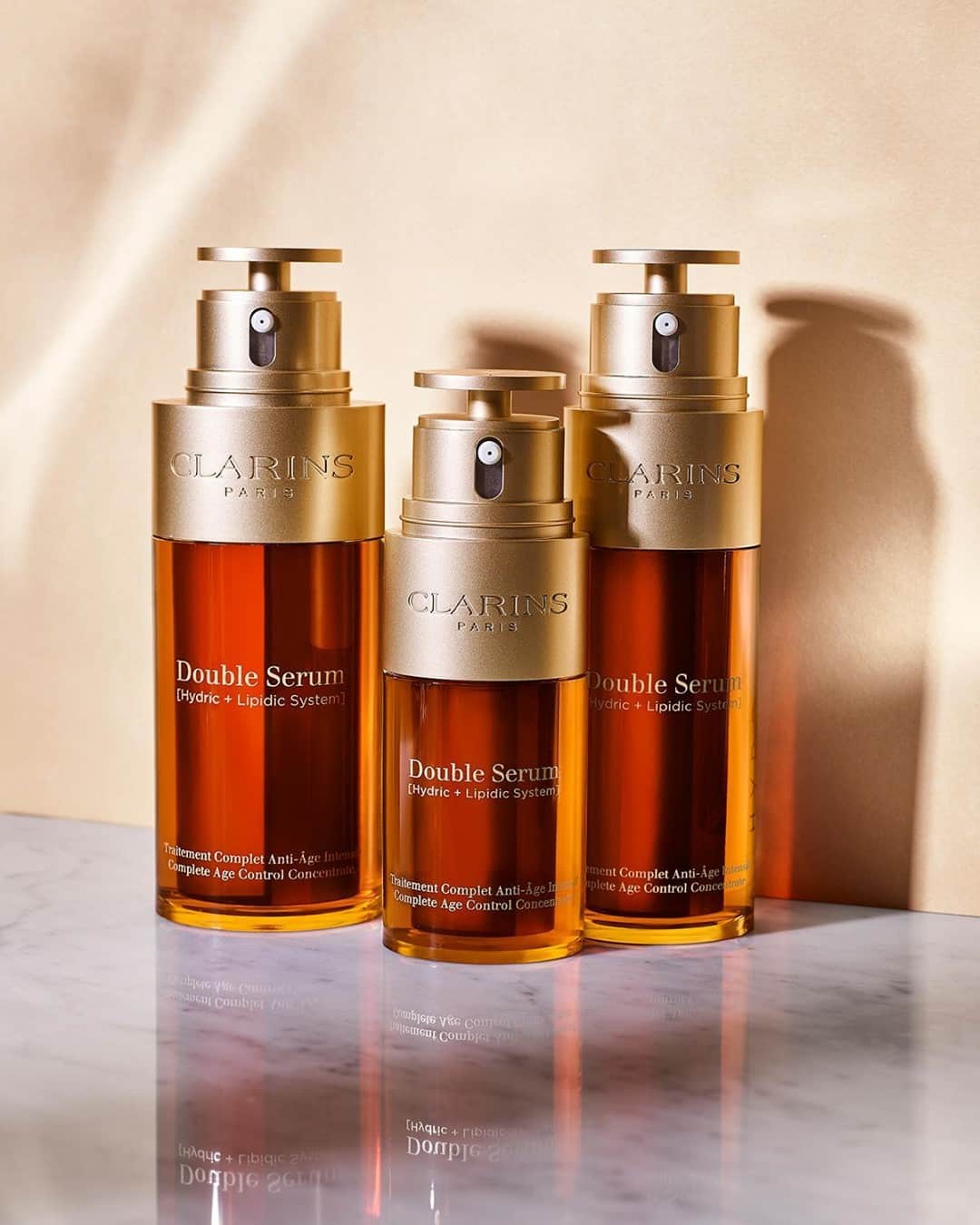 Clarins Australiaさんのインスタグラム写真 - (Clarins AustraliaInstagram)「Eye spy with my little eye the perfect #DoubleSerum line-up! 🌜 This powerful age-control concentrate will help your skin in just seven days* with:⁣ 💫 Instant radiance⁣ ⁣ 💫Reduced appearance of pores and fine lines⁣ ⁣ 💫Visibly younger-looking skin⁣ ⁣ Now available in all new 75ml bottle, there's even more serum to fight all visible signs of ageing!⁣ ⁣ Available at clarins.com.au and coming soon to Clarins counters.⁣ ⁣ *Satisfaction test - multi-ethnic panel - 362 women⁣ ⁣ #clarinsaus #clarinsskincare #Antiageing #Serum」2月22日 15時00分 - clarinsanz