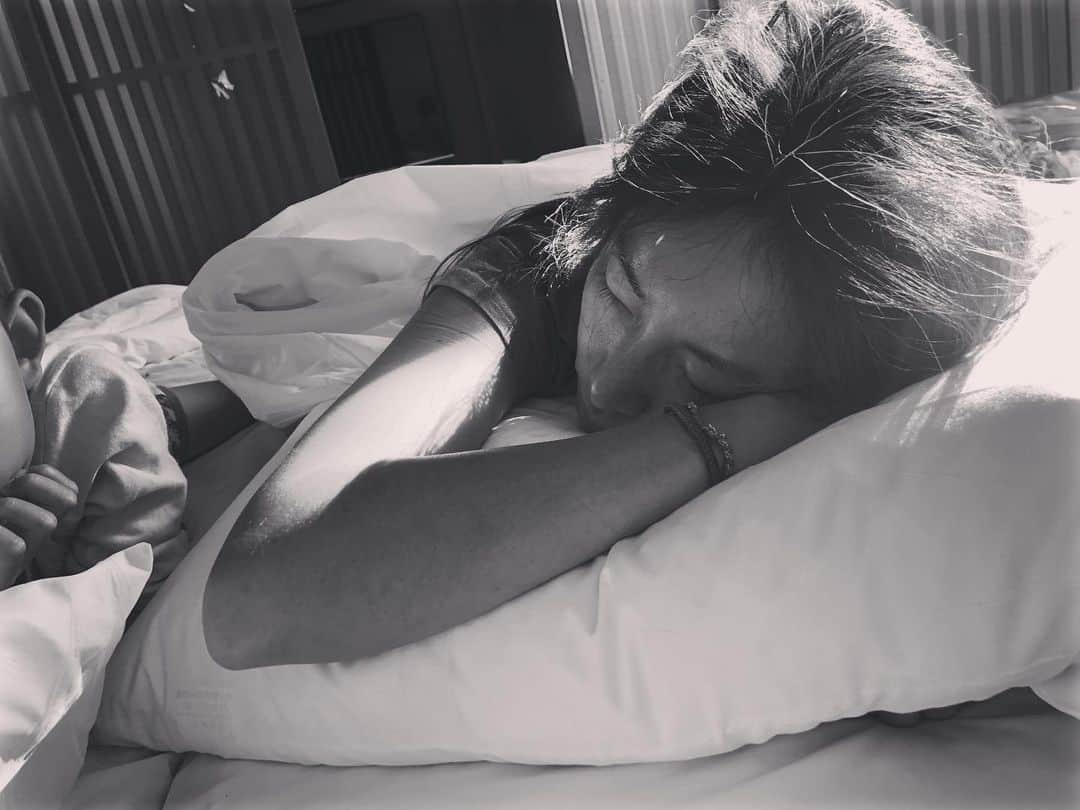 ソニア・スイのインスタグラム：「嚕喜小姐攝影集😀 主題：愛睡覺的娘  #2020 #模特兒 #隋棠 #攝影師 #嚕喜小姐  #零修圖」