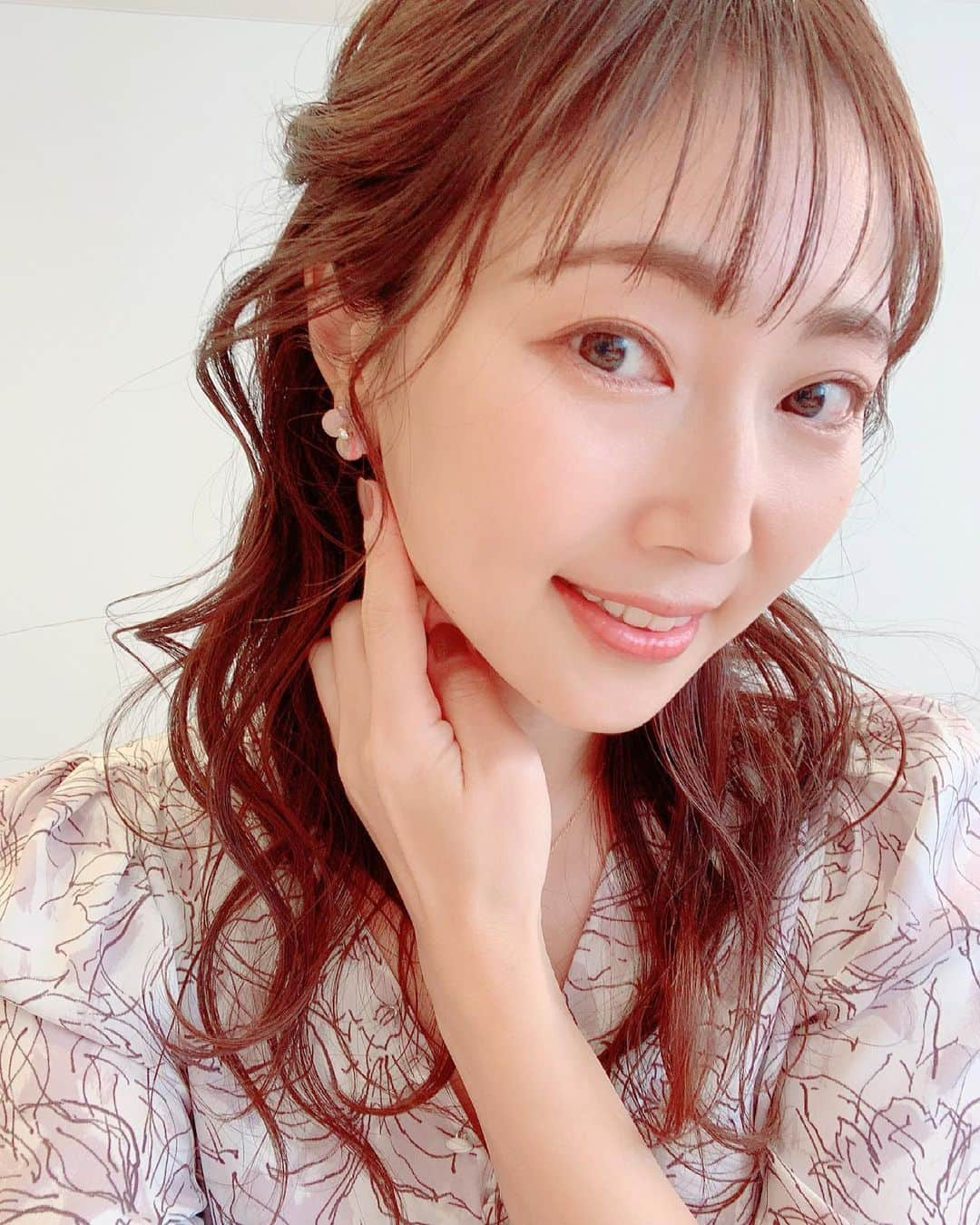 木南清香さんのインスタグラム写真 - (木南清香Instagram)「🌸 ・ ・ 今日あったかい！春！ 5月くらいの暖かさだそうですね🌸 ・ 昨日、載せたピアス✨ 付けたらこんな感じです…かわい♡ ・ #春はもうすぐ  #pierce  #kotenra」2月22日 15時28分 - kinami_sayaka