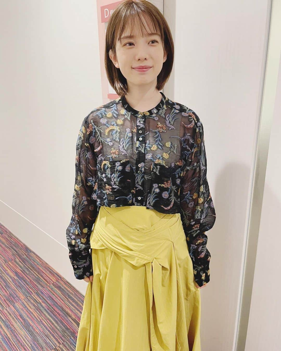 弘中綾香さんのインスタグラム写真 - (弘中綾香Instagram)「〜今夜の激レアさん〜﻿ ﻿ 情報番組やニュースでよくインタビューを﻿ 受けているこの方皆さん見たことありませんか？﻿ ﻿ 練馬区にあるスーパー アキダイの﻿ アキバさん‼️﻿ ﻿ どの局のどの番組にも登場するアキダイのことを﻿ 私はずーーーーっと﻿ 「なんでココばっかり取材するんだろう？」﻿ と気になっていたので、﻿ 今回その謎が解明できて感激でした😂﻿ ﻿ 『度を超えて人が良すぎるせいで、年間300ほん以上ニュースのインタビューを受けているスーパーの店主』として﻿ 激レアさんに登場です🎉☺️﻿ ﻿ 何を聞いても求めている以上の答えを返してくれるアキバさん。とても勉強になりました！﻿ ﻿ また、もう1人﻿ 『35歳でやっと自分が大食いだと気づき、どん底人生から一発逆転した人』として﻿ MAX鈴木さんが登場❗️﻿ ﻿ 知られざる逆転ヒストリーを解き明かします🎉﻿ ﻿ ゲストは﻿ 水原希子さん　と　カズレーザーさんです😇﻿ ﻿ #激レアさんを連れてきた﻿ #衣装紹介」2月22日 15時21分 - hironaka_ayaka