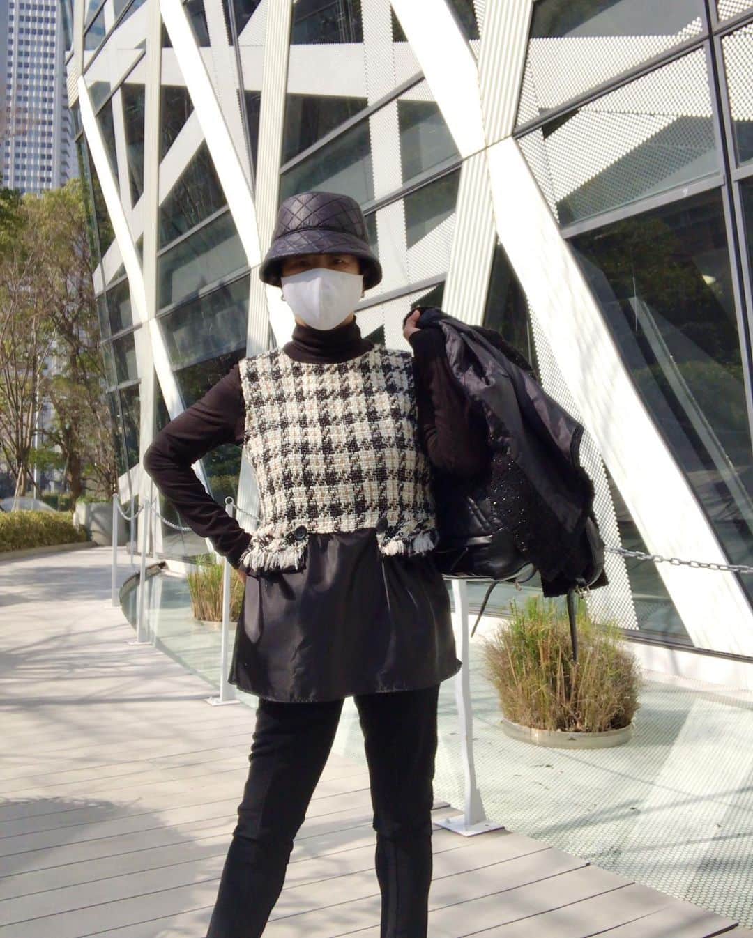 小川知子さんのインスタグラム写真 - (小川知子Instagram)「#上着いらない暖かさ  #小川知子  温暖の差が激しいと地震が心配になるなぁ。  でも 気持ちが良い。😊  春は気分もウキウキ💐」2月22日 15時22分 - tomoko_ogawa_