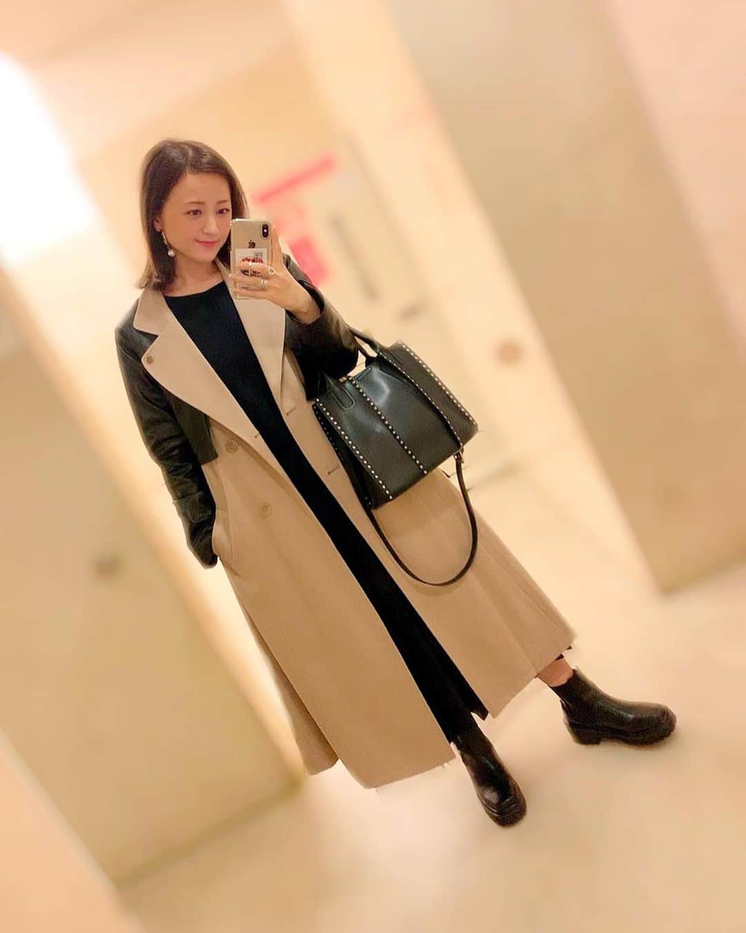 小松彩夏さんのインスタグラム写真 - (小松彩夏Instagram)「今日は新しい作品の台本を取りに行ってきました😊📖✨﻿ ﻿ 最近、お芝居のお仕事も続いていて嬉しいな...☺️﻿ ﻿ そしてまたこうして声を掛けていただけるのは本当にありがたいです🙇‍♀️﻿ ﻿ 台本を取りにいきがてら﻿ 天気も良かったのでちょっとお散歩🚶‍♀️﻿ ﻿ 河津桜が満開でした🌸﻿ 綺麗すぎて1人でしばらく眺めていました☺️﻿ ﻿ ちょっとバタバタした日が続いていたので﻿ 深く深呼吸してリフレッシュ✨﻿ ﻿ 暖かくなってきてやっとおろしたコートは展示会で頼んでいた @resexxy_official のライダースレイヤードトレンチ🧥﻿ ﻿ ライダースとトレンチをレイヤードしているみたいなデザインが気に入り💓﻿ ﻿ 暖かくなってくるとなんだか﻿ ウキウキしちゃうのは私だけ🤪？笑﻿ ﻿ #resexxy #リゼクシー #春コーデ #トレンチ #ライダース #トレンチコート #アウター #春ファッション #2021SS #プチプラ #プチプラコーデ #outfit #ootd #💗 #👗 #私服 #ファッション #fashion #follow #instagood #小松彩夏 #502」2月22日 21時01分 - official_ayaka_502