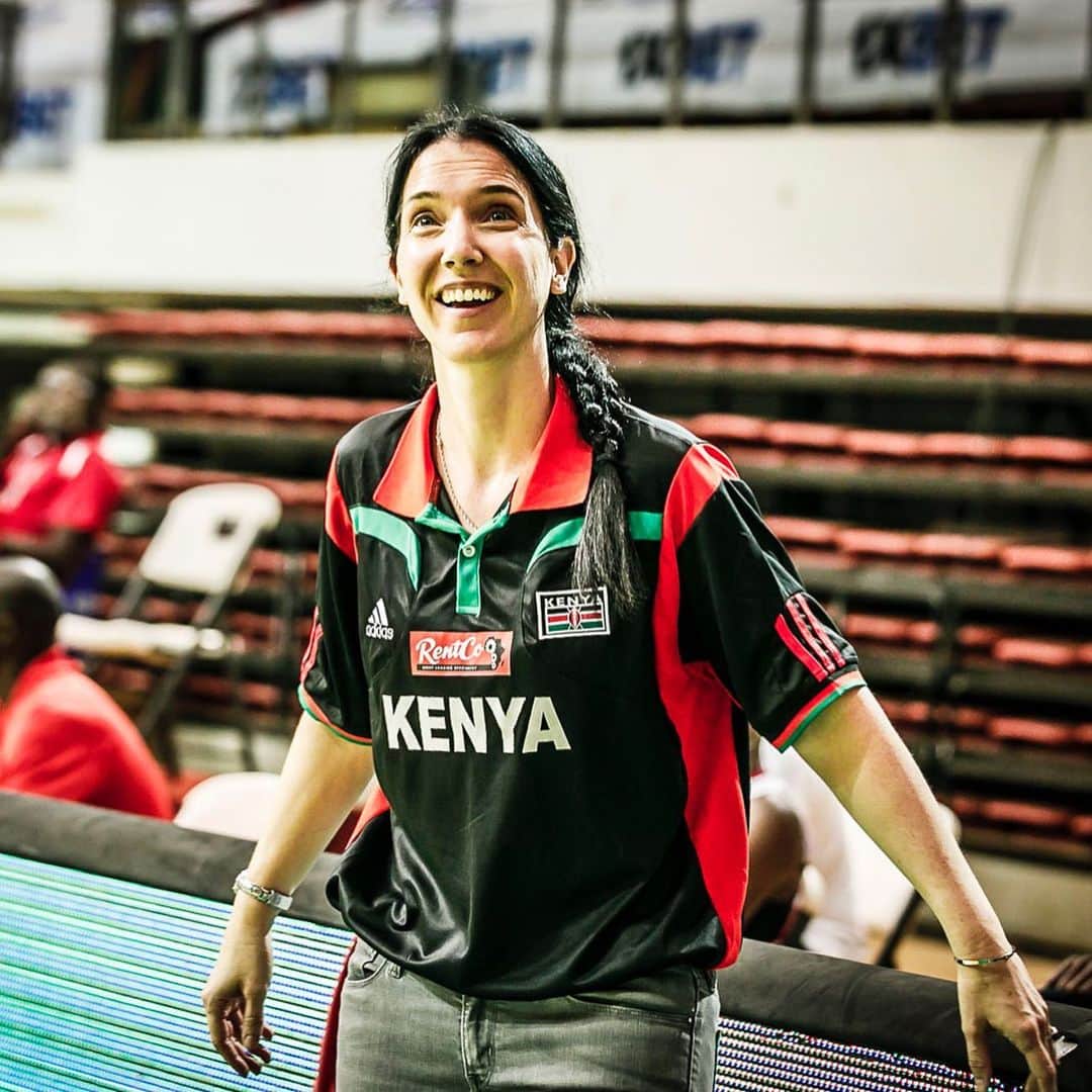 FIBAさんのインスタグラム写真 - (FIBAInstagram)「🚨 EPIC MOMENT 📸   @coach.mills13 is the 1st female coach to lead a country (Kenya 🇰🇪) to the @AfroBasket Final Round 👏🏻   She assumed the head coach role for the February 2021 #AfroBasket Qualifiers!」2月22日 21時01分 - fiba