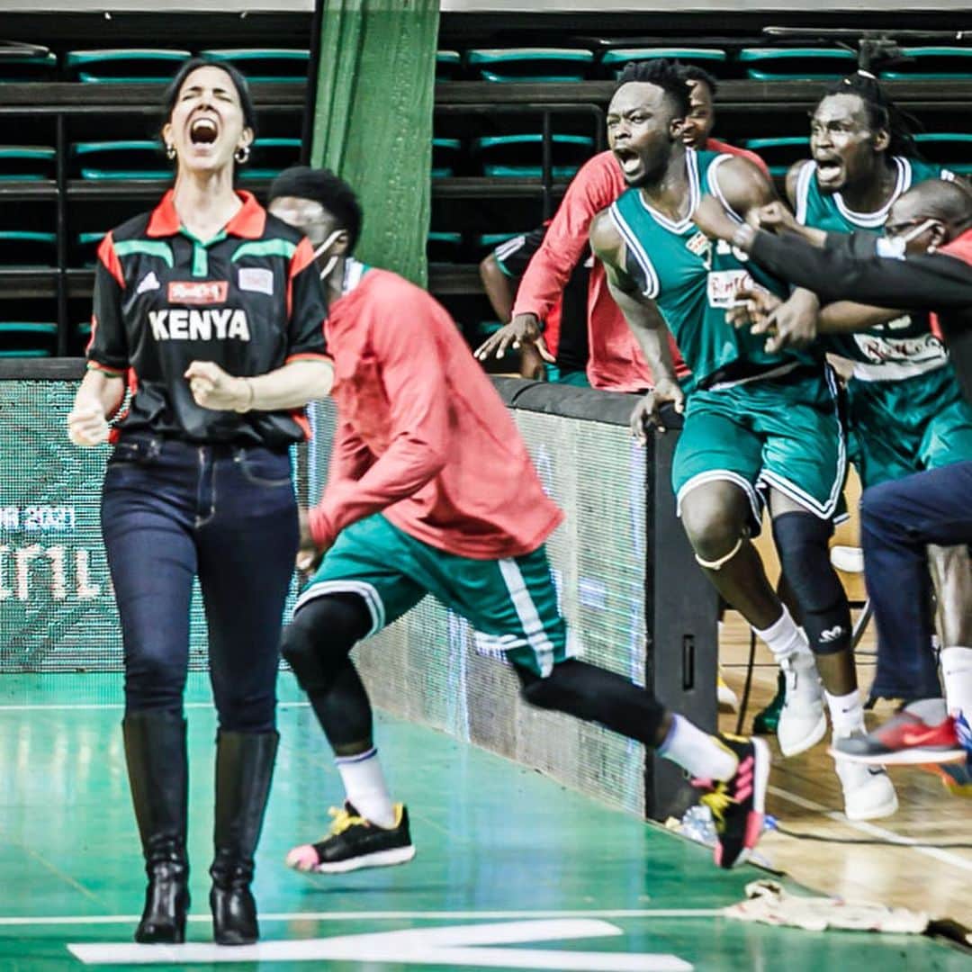 FIBAさんのインスタグラム写真 - (FIBAInstagram)「🚨 EPIC MOMENT 📸   @coach.mills13 is the 1st female coach to lead a country (Kenya 🇰🇪) to the @AfroBasket Final Round 👏🏻   She assumed the head coach role for the February 2021 #AfroBasket Qualifiers!」2月22日 21時01分 - fiba