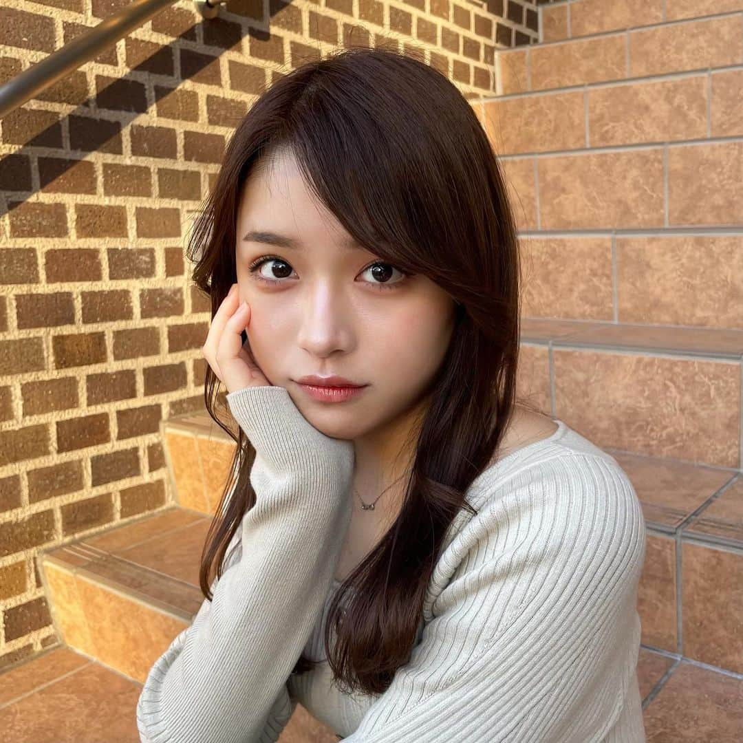 卯余野陽菜乃のインスタグラム：「きょうー🎶 前髪伸ばし始めてからの流してる写真初投稿！！ . @haab_dream でお肌の透明感あげるエステした❤️ 続けると効果があがるからまた行きたいなー！」