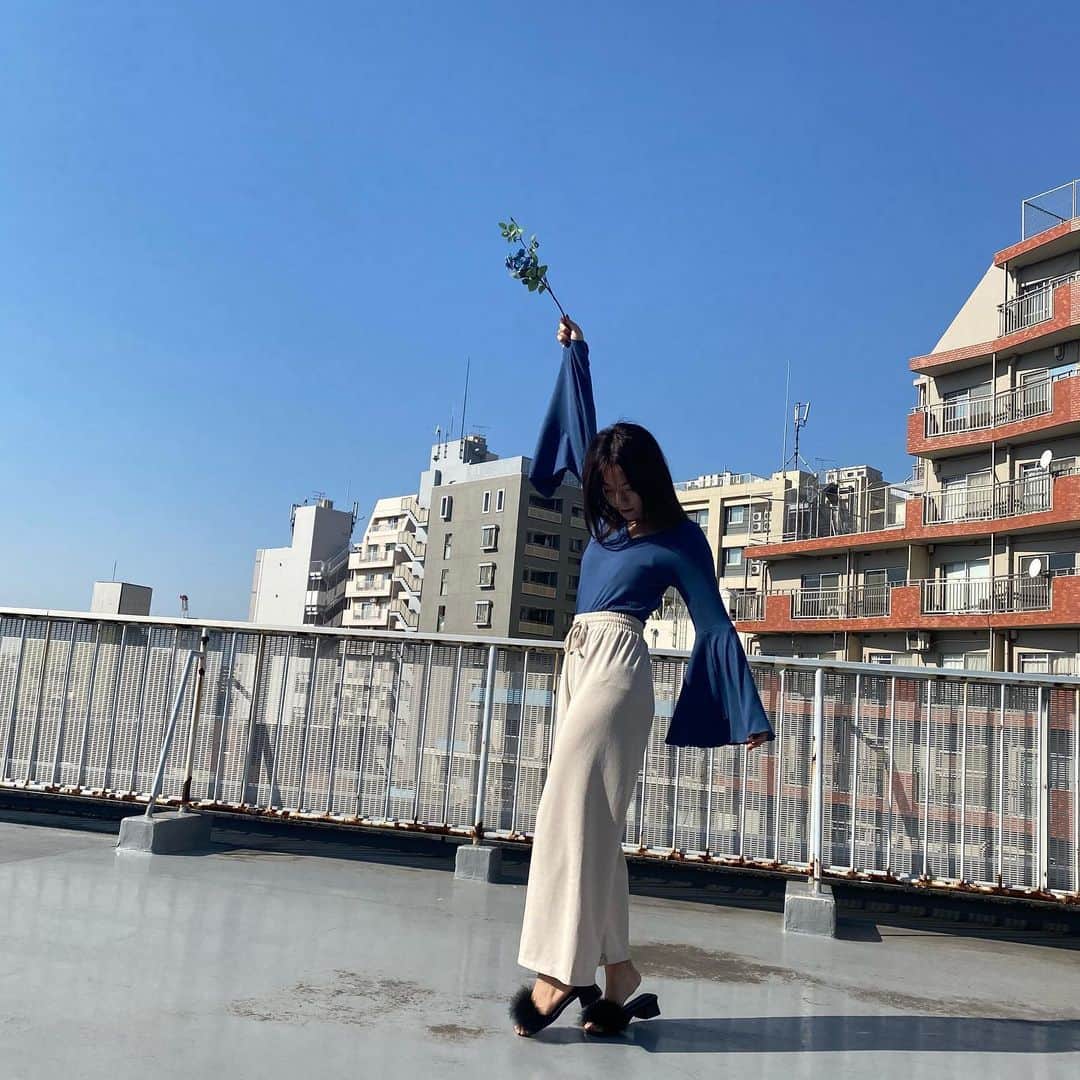 湯上響花さんのインスタグラム写真 - (湯上響花Instagram)「🦋🔮 身に纏うのは 空に溶けてしまいそうな 清冽な青色」2月22日 20時58分 - fantique_