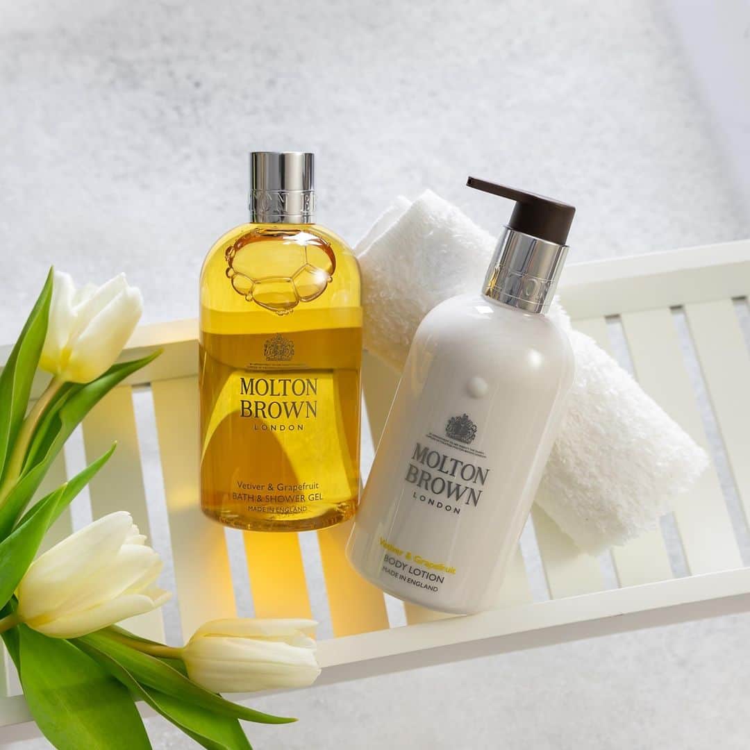 モルトンブラウンさんのインスタグラム写真 - (モルトンブラウンInstagram)「Did you know? Our iconic bottles are made with 50% RPET, and can be recycled.* Luxury, indulgent bathing with a difference. (*Excluding pumps and caps.)」2月22日 21時00分 - moltonbrown
