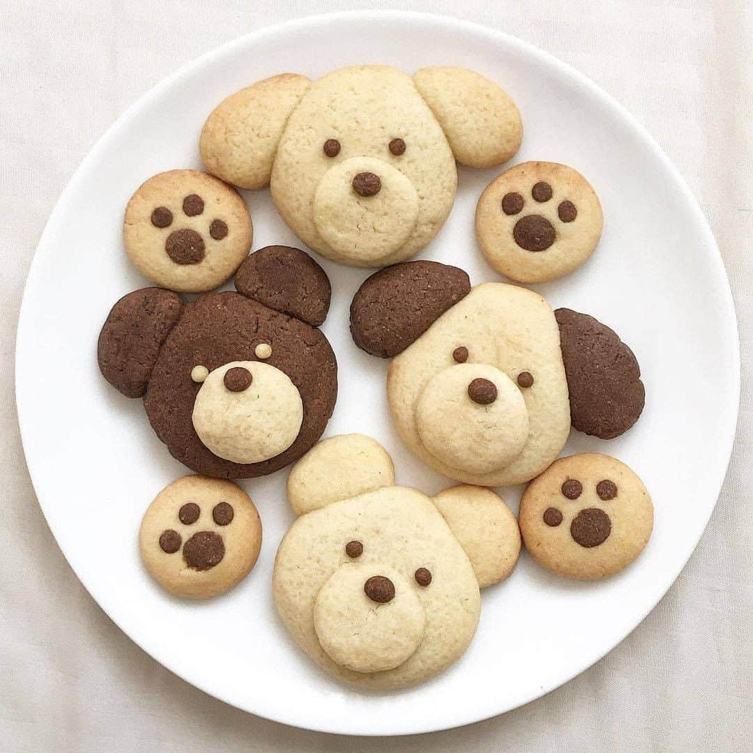 R i R y (リリー)さんのインスタグラム写真 - (R i R y (リリー)Instagram)「『わんちゃんクッキーの作り方🥣🍪』　　  可愛すぎるわんちゃんクッキー🤍 レシピも載せているのでぜひ参考にしてみてください♩ おうち時間にぜひ作ってみてください👩‍🍳  Photo by﻿ @florid_switch ✴︎---------------✴︎---------------✴︎﻿ ﻿ ▶▶Instagram・Twitter・TikTokで掲載する写真を募集中📸﻿ カワイイ写真が撮れたら、@velle.jp をタグ付けするか、ハッシュタグ #velle_jp をつけて投稿してみてね♪﻿ ﻿ velle編集部と一緒にカワイイで溢れるvelleを創っていこう😚🤍  ✴︎---------------✴︎---------------✴︎﻿ #クッキー #おうち時間 #バレンタインレシピ #クッキングラム #顔クッキー #キャラクタークッキー #わんちゃんクッキー #犬クッキー #くまクッキー #お菓子作り #おうちカフェ #手作りクッキー #手作りお菓子 #クッキー作り #簡単お菓子 #バレンタイン #バレンタイン作り #義理チョコ #バレンタインデー #クッキーレシピ #お菓子づくり #おうち時間 #韓国風カフェ #無印良品 #バレンタイン手作り #バレンタインラッピング #手作りバレンタイン #アイシングクッキー #お菓子作り」2月22日 21時00分 - velle.jp