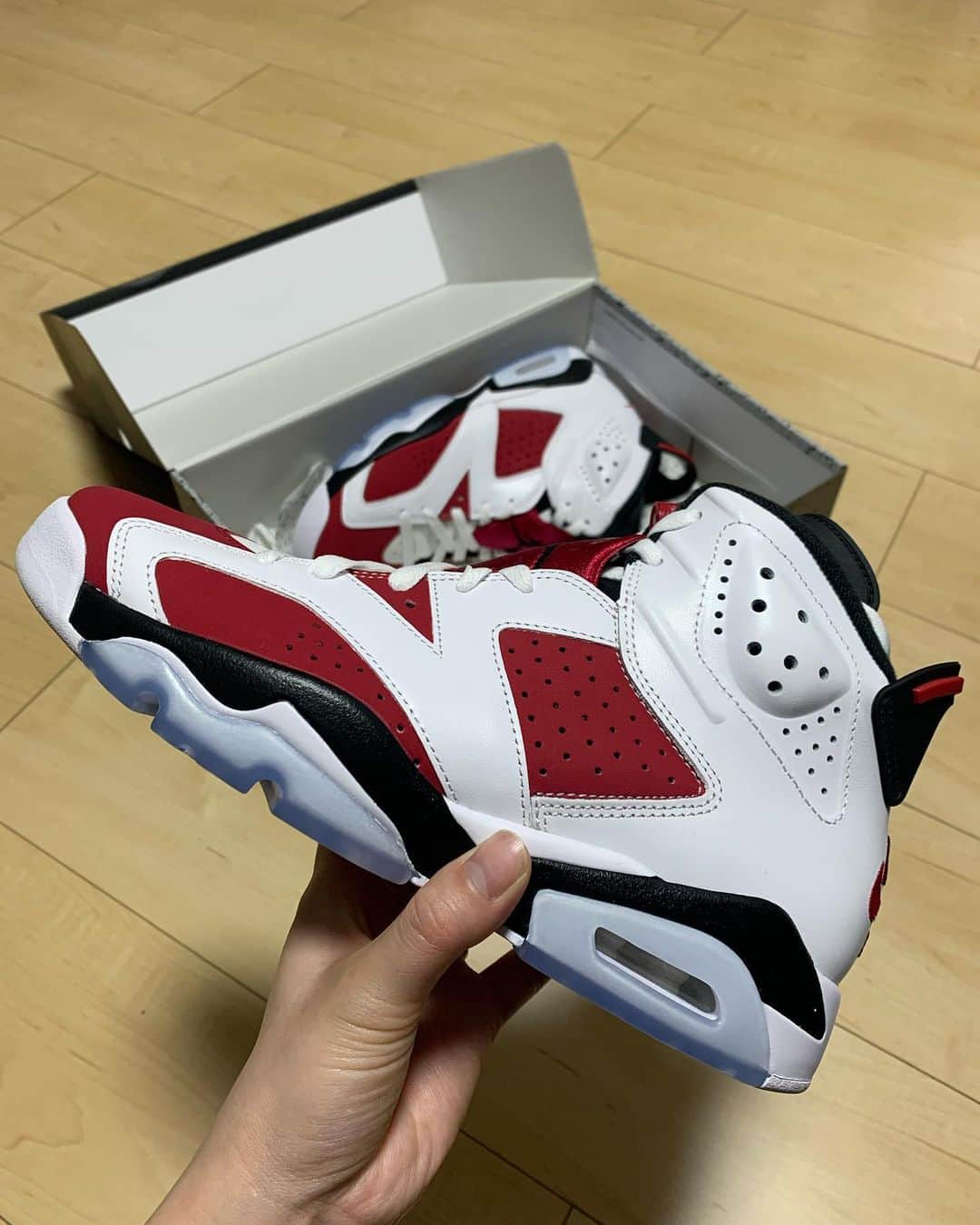 岩崎藍のインスタグラム：「. . NIKE AIR JORDAN 6 RETRO "CARMINE"  . . あーかっこいい❤️❤️ . . #nike #jordan #jordan6 #aj6 #airjordan6 #sneakers #sneaker #sneakerheads #sneakerhead #sneakergram #sneakerfiles #sneakerness #sneakerfiles #sneakerfreaker #sneakersaddict #sneakerfreak #カーマイン」