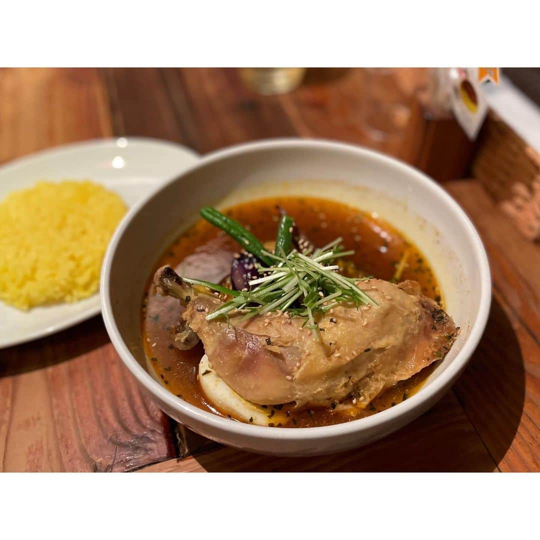 azumiのインスタグラム：「色々用事中にお腹が空いた！ 初めて見つけたスープカレー ごちそうさまでした #yellowspice  #あずカレー #日本スープカレー協会広報担当理事」