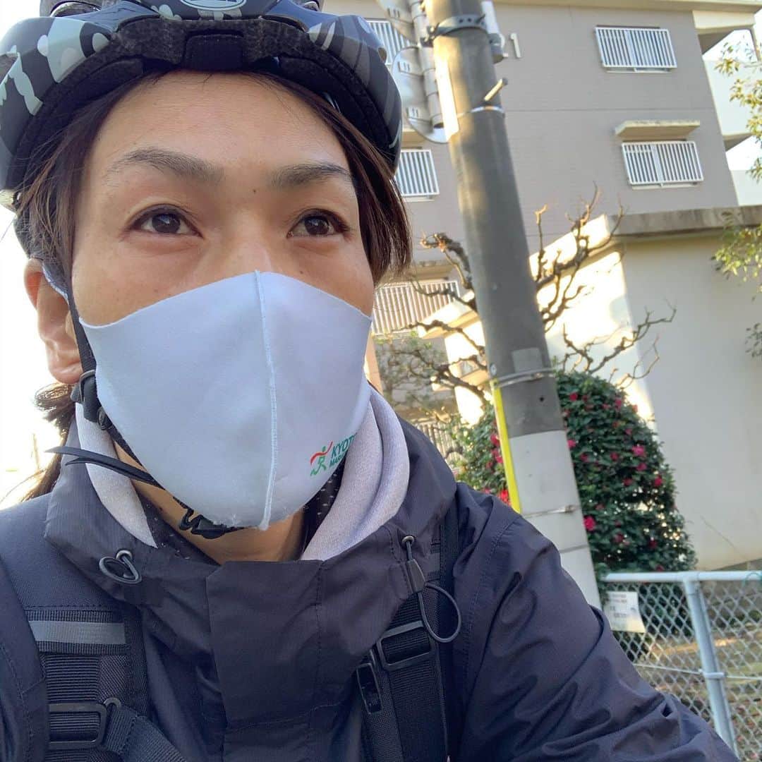 山田幸代さんのインスタグラム写真 - (山田幸代Instagram)「天気がいいですね〜🌻 せっかく購入した自転車ので〜早速乗ってみました🚲  土日の練習にお家から早稲田まで自転車片道20km😋 週末で80km走りましたが、初心者にはちょうどいい距離でした！ あ〜気持ちよかったです❤️  ハマる〜！！  団長🙌🏻 @dancyoyasuda  お薦めいただきありがとうございました！ めっちゃいいっす〜👏🏻👏🏻  #ロードバイク  #サイクリング  #ネスト  #nesto  #新しい趣味」2月22日 16時10分 - lacrosseplayer_sachiyoyamada