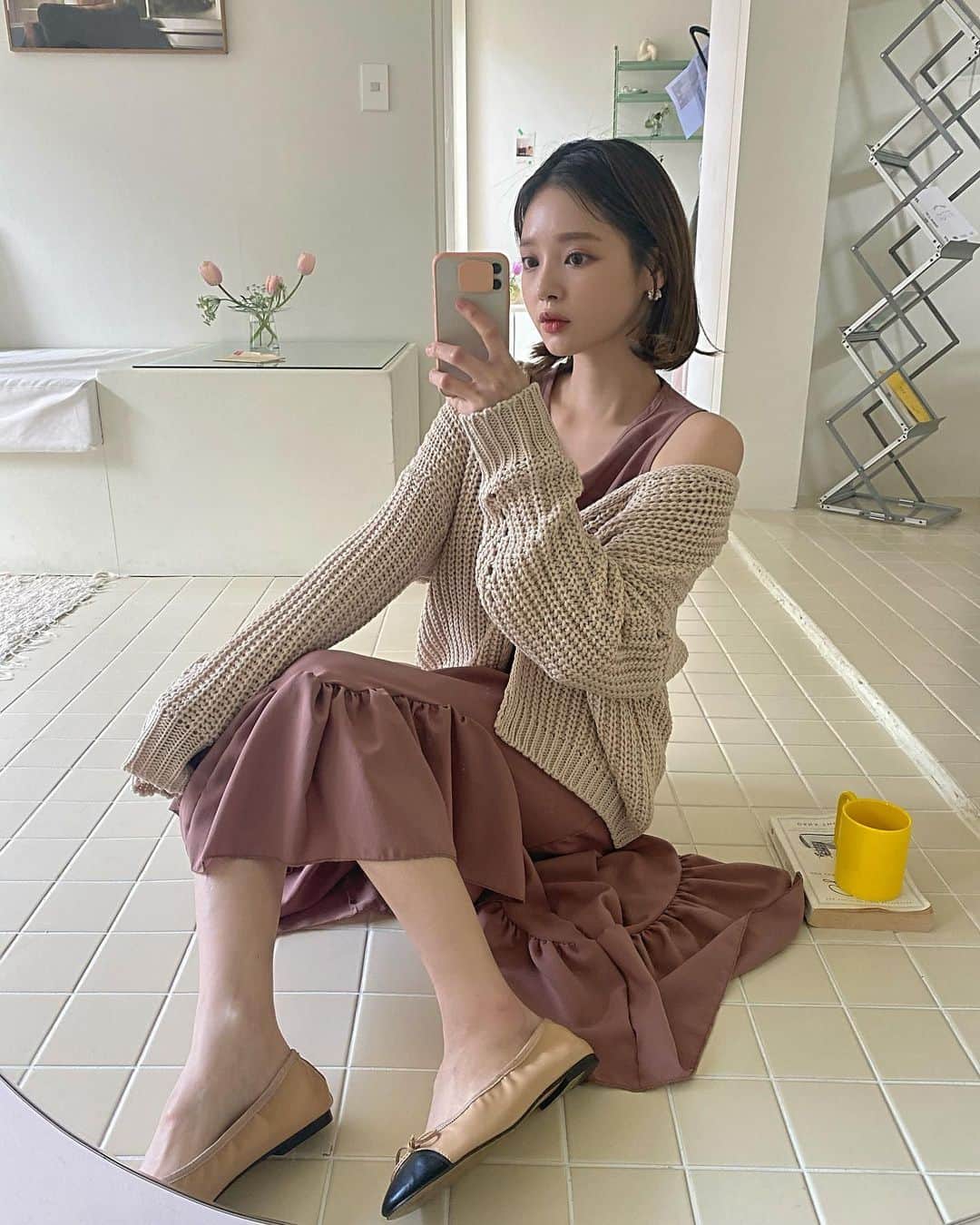 Yoonbitnaのインスタグラム：「촬영 끝!! 남은 군살이 다 빠지지 않아서 오늘도 닥터스키니 의원에 간다!💓 닥터스키니에서 관리 해주고 운동도 같이 하니까 라인이 예뻐지겠죠 💓 . #drskinny #강남병원 #다이어트 #닥터스키니의원 #셀컷 #최보윤원장님 #관리 #강남병원추천」