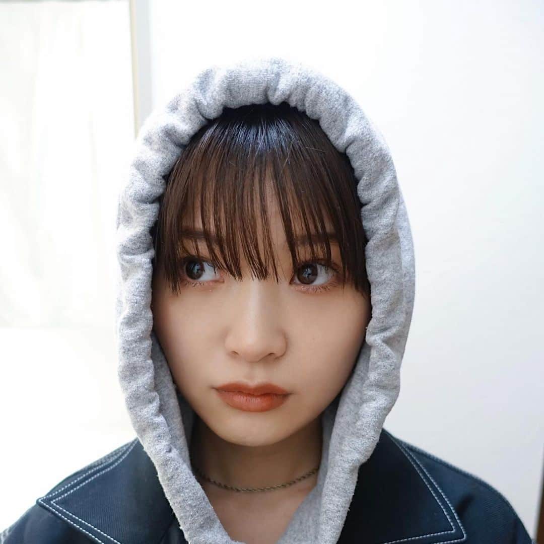 三橋栄香さんのインスタグラム写真 - (三橋栄香Instagram)「☃️☃️ いつもとメイク変えてみた時の。 #全然わからない #フード #小顔効果大」2月22日 16時16分 - mihashi_haruka