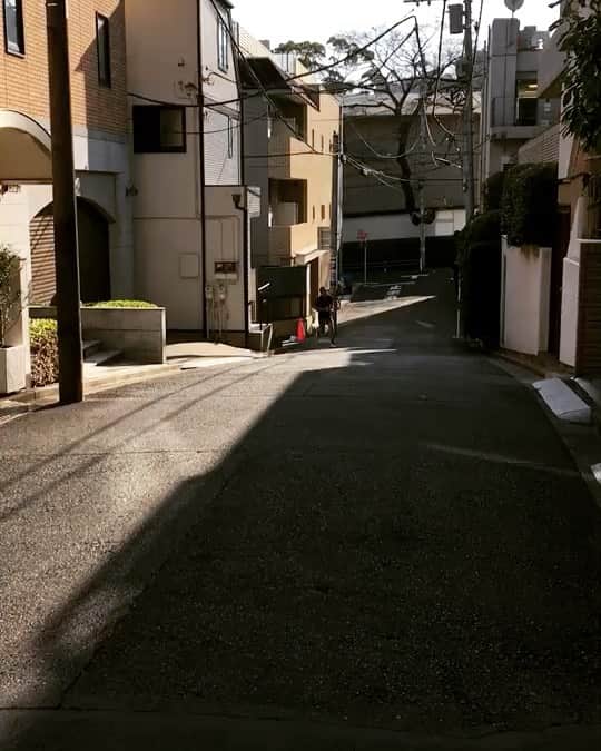 中山友貴のインスタグラム：「. 本日も @artisan_pt.aoyama さんで ダッシュとラン。 そしてgymトレーニング。  身体が重く感じていたけど、 ダッシュと、ランのタイムは更新💪😏 トレーナーの佐藤さんがいるから頑張れます。 開幕戦まであともう少し。 しっかり仕上げます👍 #training #bodymake #坂道 #全力坂 #足パン #乳酸菌 #じゃないよ #乳酸 #でまくり」