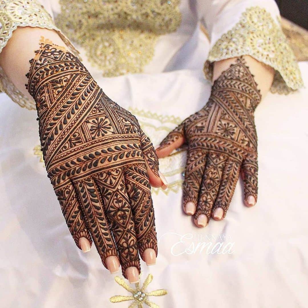 Indianstreetfashionのインスタグラム：「Neat 💕 #indianstreetfashion @indianstreetfashion #indianwedding #weddings #weddingsupplier #wedding #weddingsofinstagram #instawedding  #bridesofindia #bridesofinstagram #indianbridaloutfit #bridaloutfit #weddinglook  #bridestyle #weddingtrend #jewellery #weddinginspo #weddingplanner #weddingblogger #destinationwedding #weddingchoreography #couture #weddingjewellery #weddingshopping #weddingseason #indiandesigner @hennayaesmaa」
