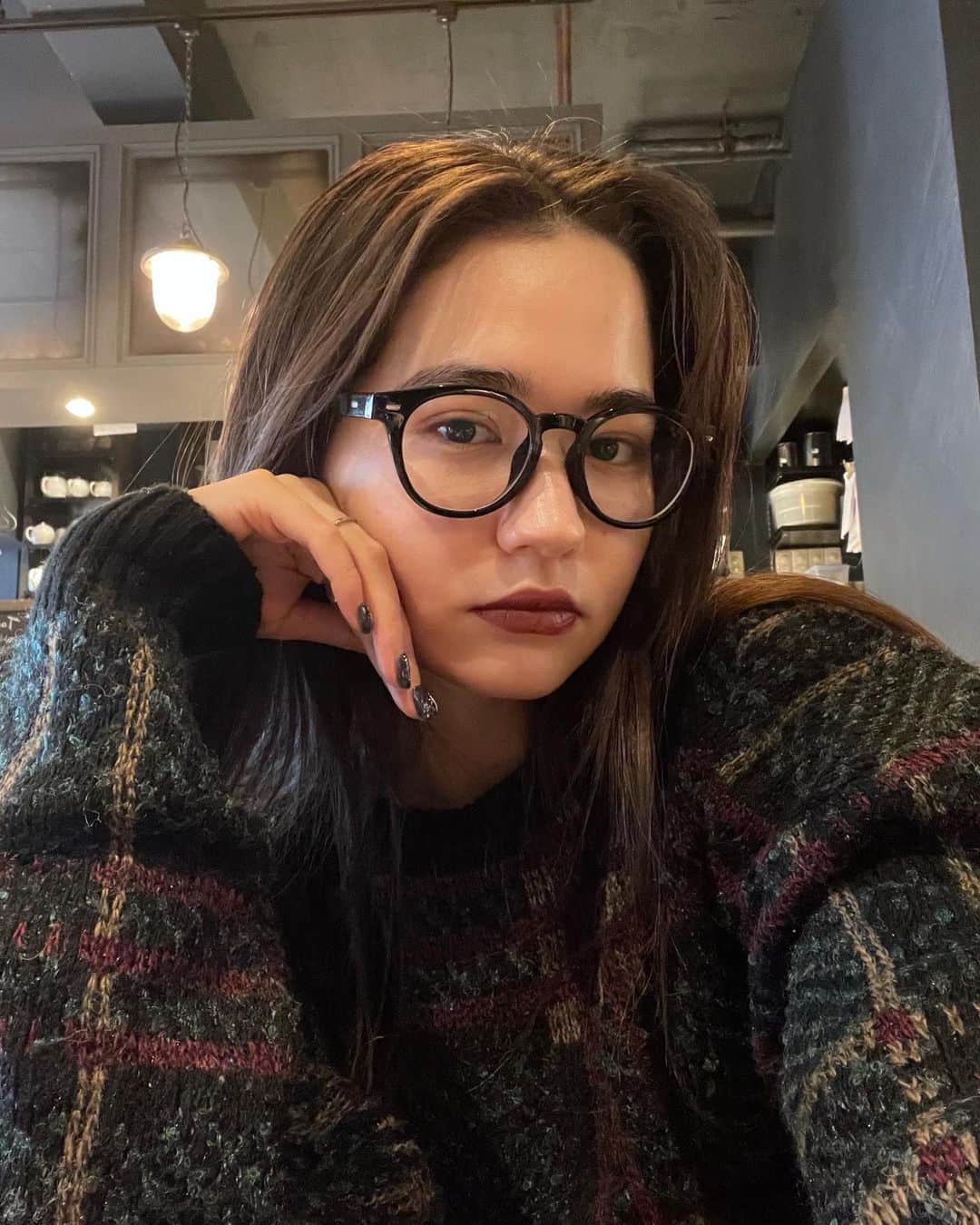 加藤愛里クリスティーナのインスタグラム：「#リップだけメイク   最近お気に入りのリップ　　  3ceのknow better の上に Shu uemura様の　A BR 762  あ〜教えてしまった〜ってくらい最強なの 友達にもめっちゃ褒められる組み合わせ  #ノーフィルターでお届けします  #教えたくないけど教えちゃうシリーズ」