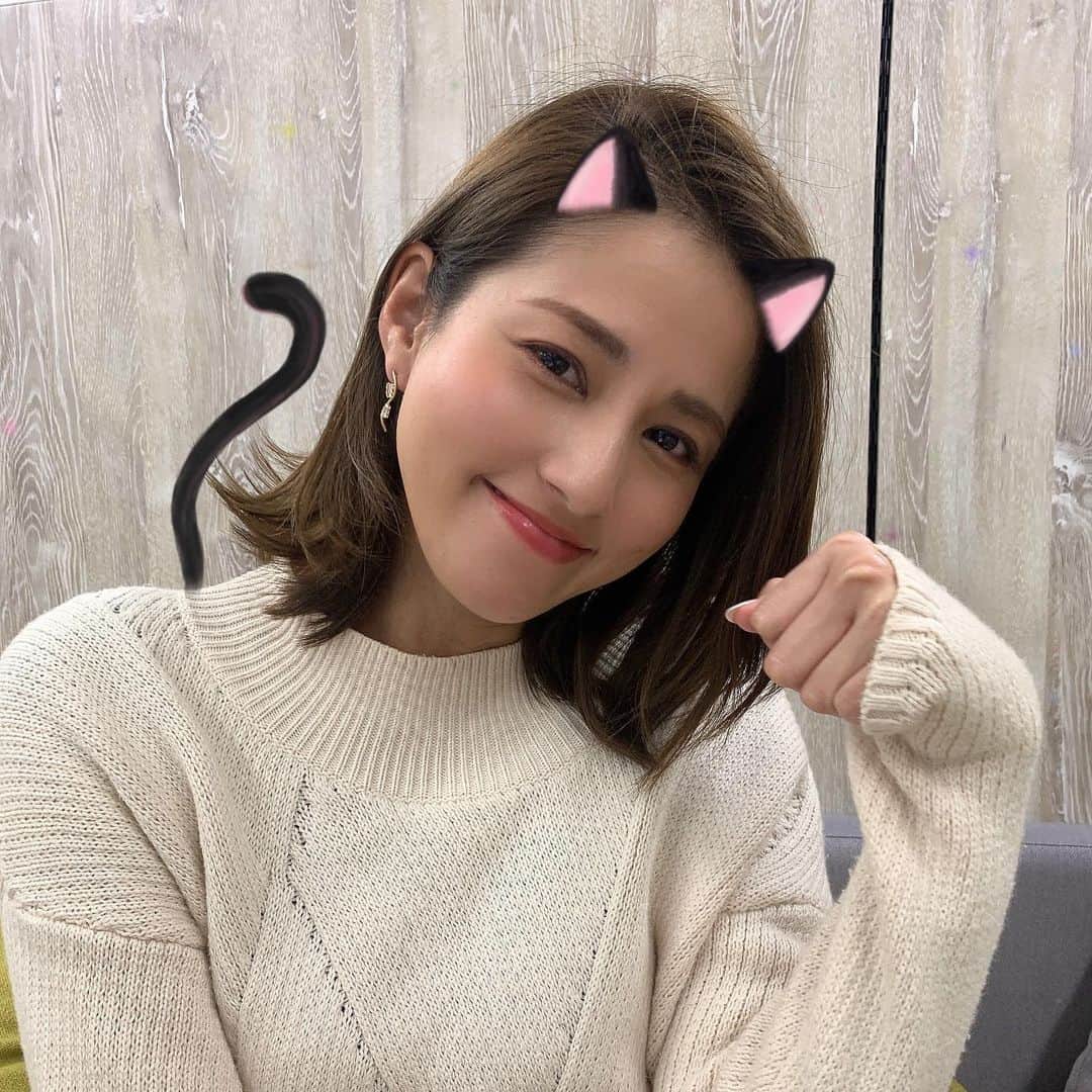 フジテレビアナウンサーのインスタグラム：「🐈 2月22日は222(にゃんにゃんにゃん)で猫の日。  猫になりきる🐱  #永島優美 #生田竜聖 #なりきれてるかな #今日は何の日 #猫の日」