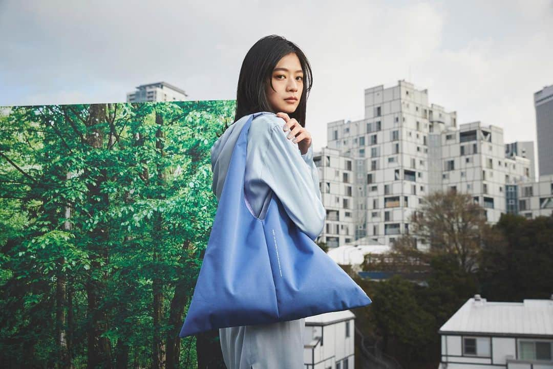 anello®OFFICIALさんのインスタグラム写真 - (anello®OFFICIALInstagram)「【anello®】2021 SPRINGコレクション公開  2021 SPRINGコレクションは「BORDERLESS FUNCTIONALITY」 anello®のNew normal(新しい日常)は、シーンも場所も性別も選ばない 「境界線のない機能性」「持続可能性」のあるものづくりを当たり前に行うこと。 都会的かつナチュラルで洗練されたカラー、便利で快適な機能性を合わせ持ったプロダクトはきっとあなたのお気に入りとなるはずです。  コレクションページより、全ルック公開されていますので、 ぜひチェックしてみてください。  #anello #anello_bag #アネロ #2021SPRING #ビジュアル #口金リュック #KUCHIGANE #バッグ #sustainability  #持続可能性」2月22日 16時44分 - anello_bag