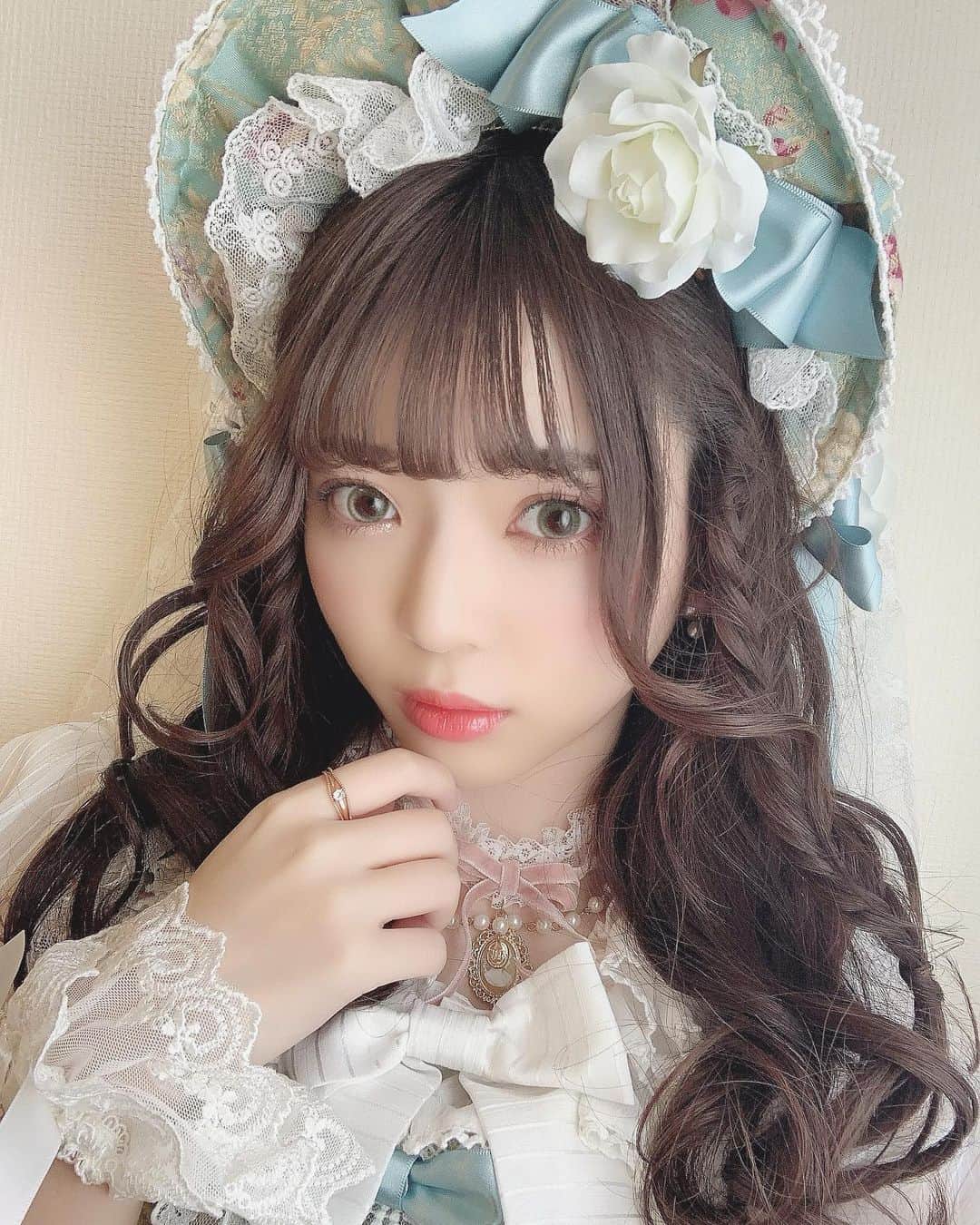 槙いずなのインスタグラム：「繊細なレースに包まれて お姫様気分...。  #ロリィタ」