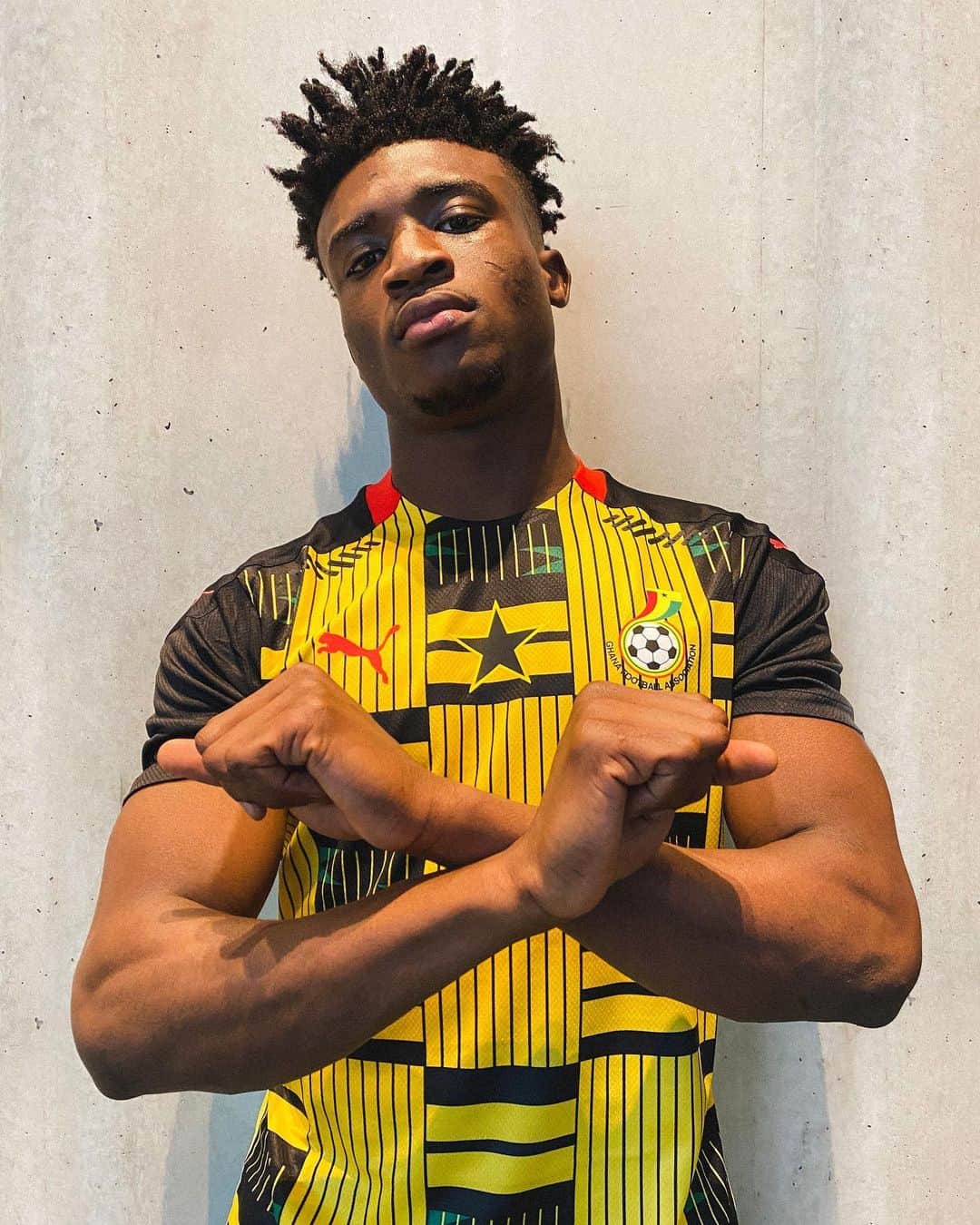PUMA Footballさんのインスタグラム写真 - (PUMA FootballInstagram)「From Ghana, for the FAM 🇬🇭   Welcome to the PUMA Fam @kudus_mohammed 👋」2月22日 17時02分 - pumafootball