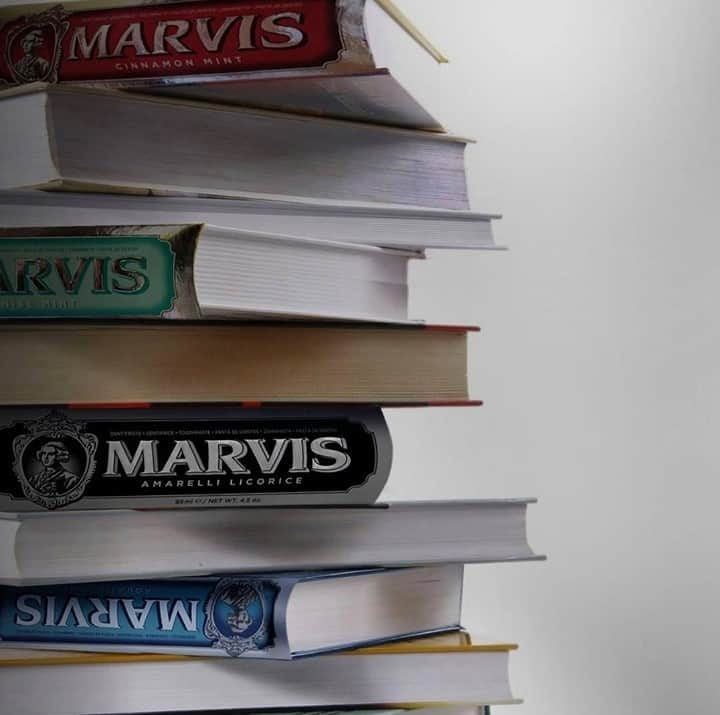 Marvis par AEGIS-Pharmaさんのインスタグラム写真 - (Marvis par AEGIS-PharmaInstagram)「📚La variété des parfums Marvis : une nouvelle expérience sensorielle à chaque brossage !  . @marvis_is #marvis #dentifrice #toothpaste #luxe #illustration #creation #creativite #artwork #inspiration #artiste #design #aegis #dentifrice #marvisfrance #pharmacie #conceptstore #aegispharma #aegisapothecary #distributeur #produitsdexception #exception #book #stories」2月22日 17時02分 - marvis.france