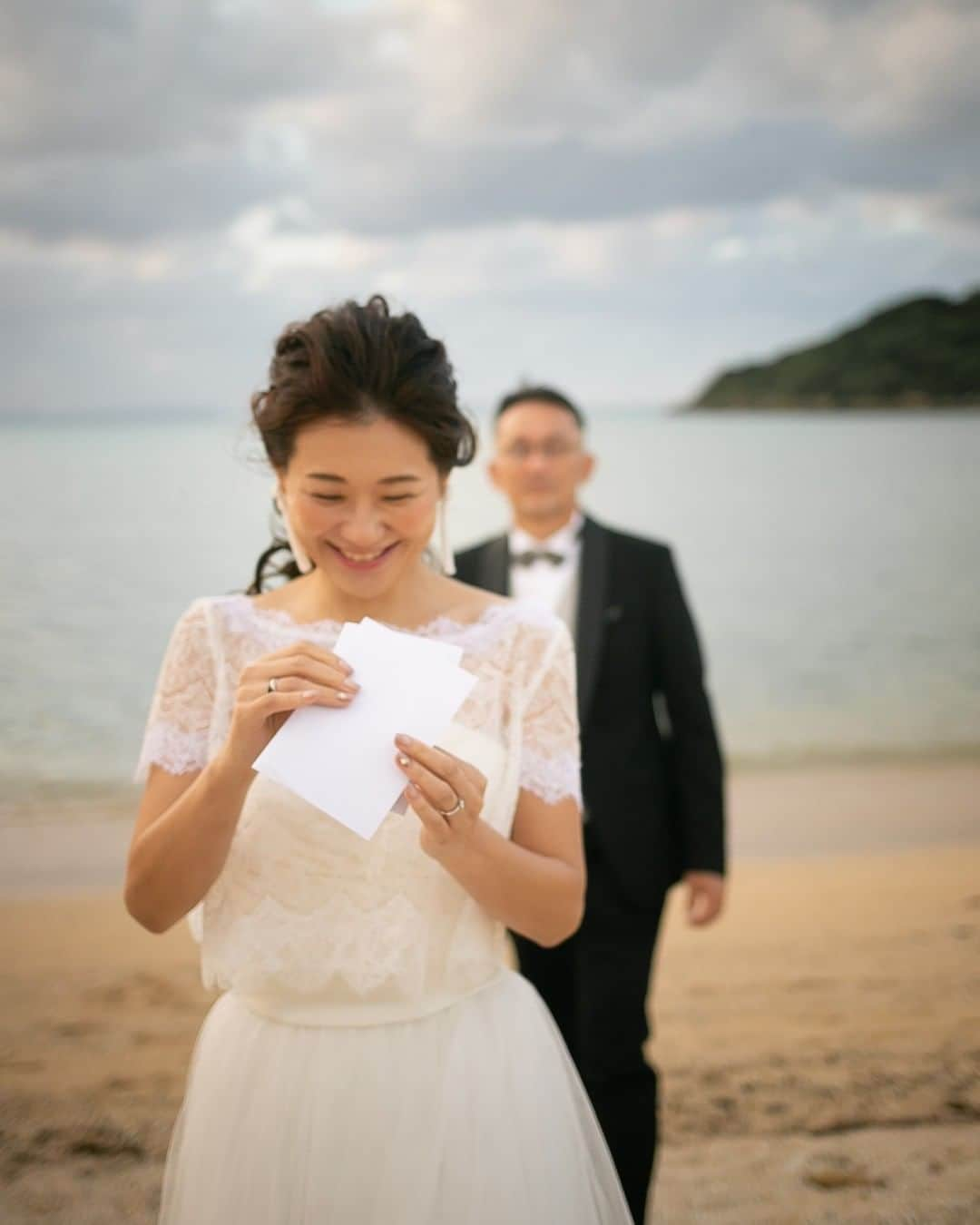 ラヴィ•ファクトリーさんのインスタグラム写真 - (ラヴィ•ファクトリーInstagram)「. 【写真で叶える結婚式】 . 沖縄での温かな思い出を大切な家族と一緒に。 今日という日がみなさまにとって 宝物のような時間となりますように、 想いを込めてシャッターを切りました＊ —————— ラヴィファクトリー沖縄: @okinawa_laviephotography  Photographer:YAM AREA:JAPAN,OKINAWA —————— @laviefactoryをフォローして #laviefactory #ラヴィファクトリー のハッシュタグをつけて お写真を投稿してみてくださいね✳︎ . こちらの公式IG（@laviefactory） で取り上げさせていただきます✨ #wedding#weddingphotography #ラヴィファクトリー #laviefactory #photo #生きる写真 #ハートのある写真 #instawedding #結婚写真 #ウェディング #ウェディングフォト #撮影指示書 #ロケーションフォト #前撮り #プレ花嫁 #結婚準備 #写真好きな人と繋がりたい #フォトウェディング #卒花 #前撮り #後撮り #ウェディングニュース #プラコレ #沖縄ウェディング #家族写真 #アットホームウェディング #ビーチフォト #リゾートウェディング」2月22日 17時03分 - laviefactory