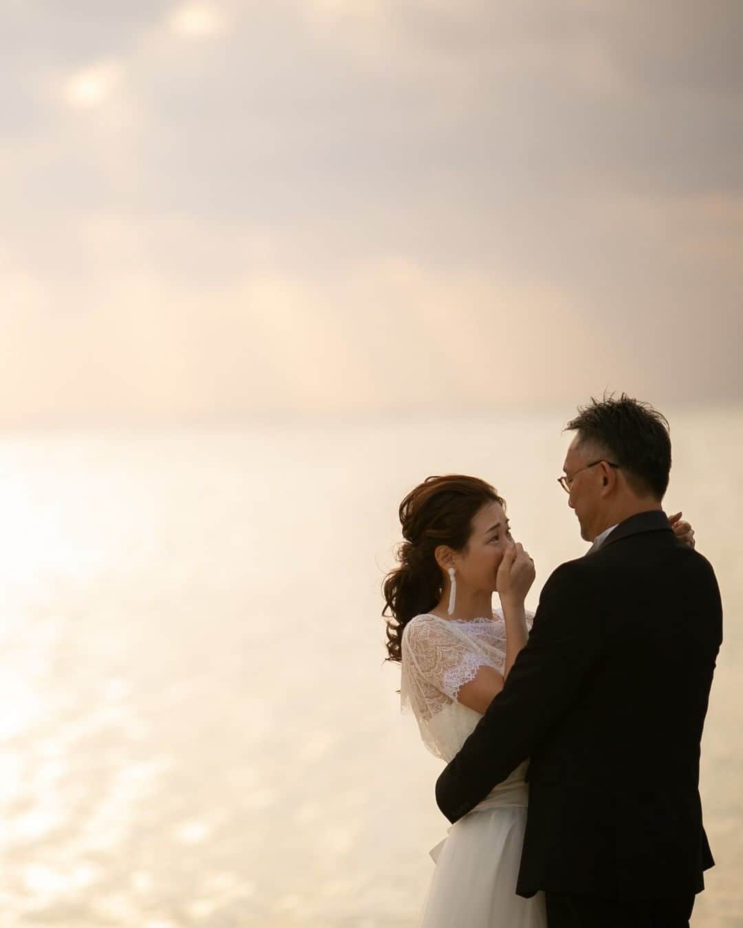 ラヴィ•ファクトリーさんのインスタグラム写真 - (ラヴィ•ファクトリーInstagram)「. 【写真で叶える結婚式】 . 沖縄での温かな思い出を大切な家族と一緒に。 今日という日がみなさまにとって 宝物のような時間となりますように、 想いを込めてシャッターを切りました＊ —————— ラヴィファクトリー沖縄: @okinawa_laviephotography  Photographer:YAM AREA:JAPAN,OKINAWA —————— @laviefactoryをフォローして #laviefactory #ラヴィファクトリー のハッシュタグをつけて お写真を投稿してみてくださいね✳︎ . こちらの公式IG（@laviefactory） で取り上げさせていただきます✨ #wedding#weddingphotography #ラヴィファクトリー #laviefactory #photo #生きる写真 #ハートのある写真 #instawedding #結婚写真 #ウェディング #ウェディングフォト #撮影指示書 #ロケーションフォト #前撮り #プレ花嫁 #結婚準備 #写真好きな人と繋がりたい #フォトウェディング #卒花 #前撮り #後撮り #ウェディングニュース #プラコレ #沖縄ウェディング #家族写真 #アットホームウェディング #ビーチフォト #リゾートウェディング」2月22日 17時03分 - laviefactory