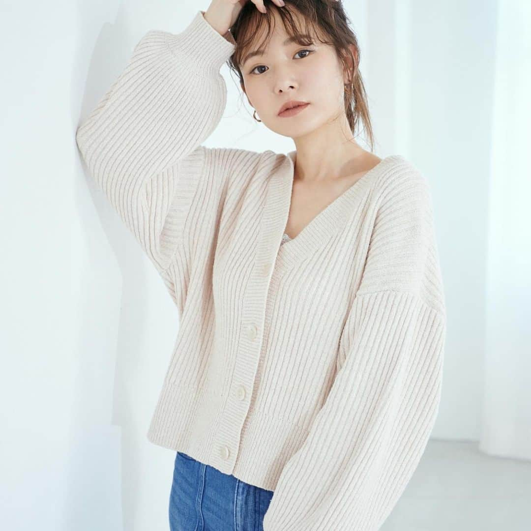 Cherie Monaさんのインスタグラム写真 - (Cherie MonaInstagram)「. -NEW SEASON- “2021 SPRING COMING”  MIXニットフードカーディガン Beige/Purple ¥12,000+tax  @cheriemona_official @mizuki_nishikawa_  #cheriemona #シェリーモナ #2021SS #newarrival」2月22日 17時13分 - cheriemona_official