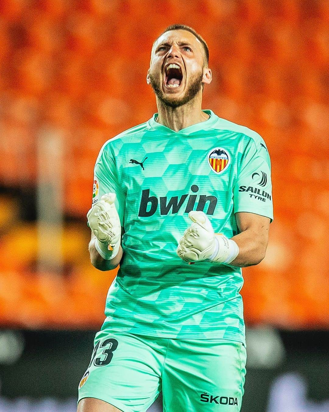 バレンシアCFさんのインスタグラム写真 - (バレンシアCFInstagram)「Ok Monday, let’s do this! 💪🏼💪🏼   #mondaymotivation #JuntsAnemAMUNT #VCF #ValenciaCF #AMUNTValencia」2月22日 17時19分 - valenciacf