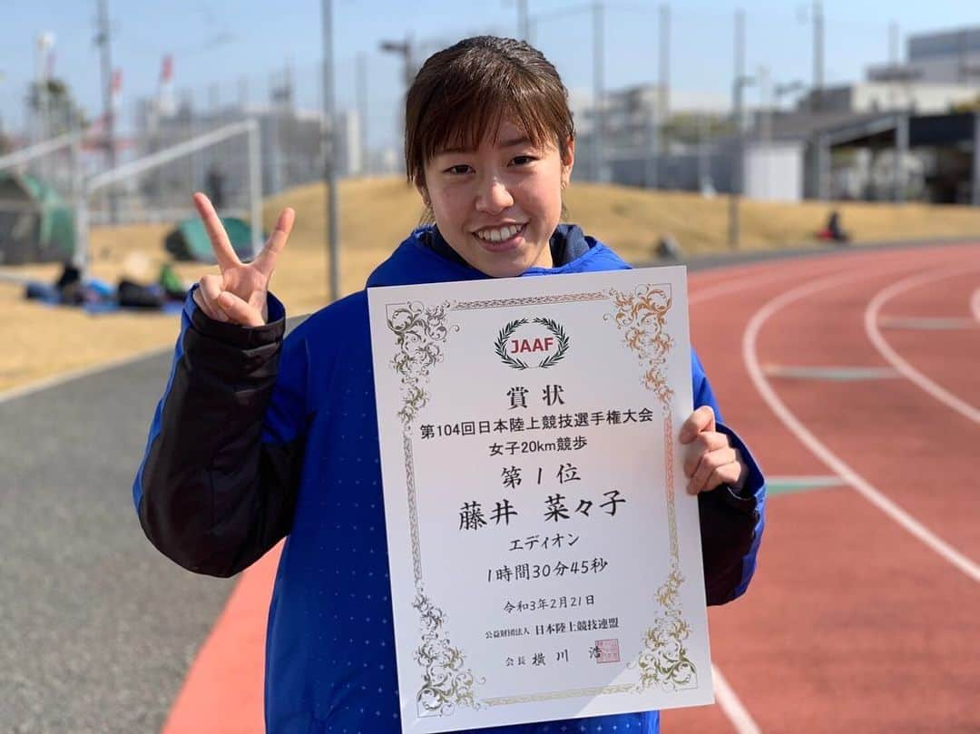 藤井菜々子のインスタグラム：「第104回日本陸上競技選手権大会に出場し、初優勝する事ができました🥇  沢山の応援とサポート、そして尊敬する岡田さんと今まで一緒に切磋琢磨してきたからこそ今の私があります。  これからも感謝の気持ちを忘れずに東京オリンピックに向けて頑張りたいと思います✨  応援ありがとうございました！  #競歩  #日本選手権 #東京オリンピック  #racewalking」