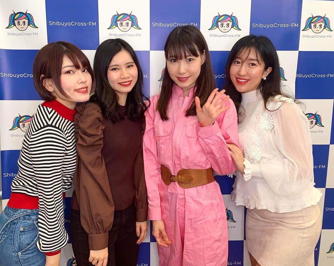 井上茉倫（月神まりな）さんのインスタグラム写真 - (井上茉倫（月神まりな）Instagram)「渋谷クロスＦＭ ありがとうございました🥰 平日の昼にも関わらず来て下さっていて嬉しかった〜🥺 帰りは久しぶりに集合できたのでお茶したよ🫖🥧  これから次のお仕事へ行ってきます👋🏻 初めての取り組みになりそうだから楽しみッ👩🏻‍🌾✨」2月22日 17時32分 - inoue_marin