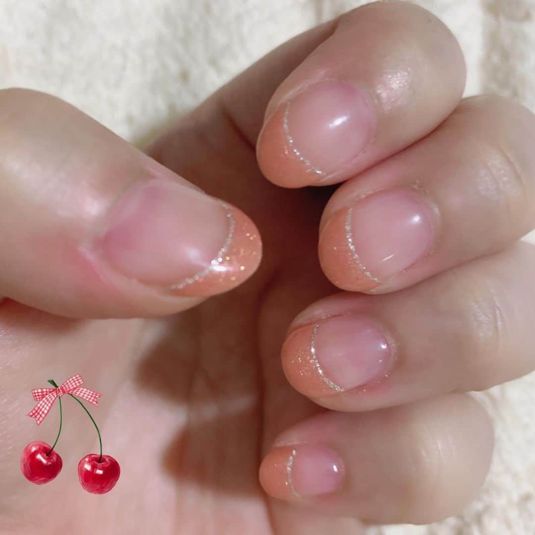 のインスタグラム：「Newネイル❤ 久しぶりにジェルネイルした٩(ˊᗜˋ*)و  #ジェルネイル #フレンチネイル #ネイル #nail」