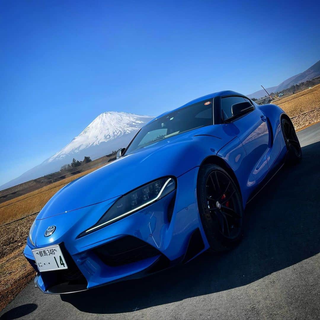 大嶋和也のインスタグラム：「めちゃくちゃ天気が良かったので写真撮ってみました！ ものすごい風は強かったけど笑 #grsupra」