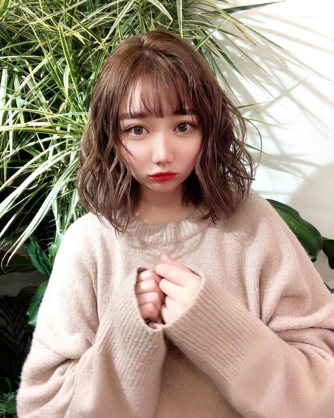 のインスタグラム：「エゴサしたらヲタクは推しからのリプ返が泣けるほど嬉しいっていうの見てね、私も伝えたいんですが、私も皆んなからのコメントがすごい嬉しいんだよ。たくさんコメントとかイイね来ると嬉しくて友達とかにみてー！！たくさん反応来たの！嬉しい！！って自慢してます！ 私にとっての支えにもなっています！ だから出来るだけコメントは返したいなって思えるの！  いつもコメントとかイイねしてくれる方々ありがとうございます♡」