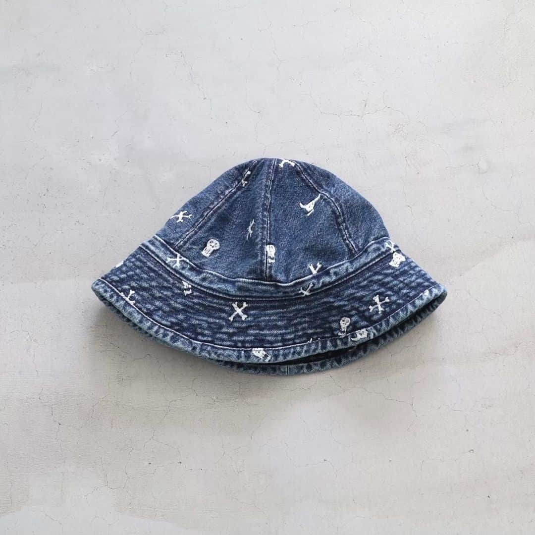 のインスタグラム：「_ SEVEN BY SEVEN / セブンバイセブン " DENIM HAT -Skull embroidery - Collaborated by Shimoda Masakatsu" ￥17,600- _ 〈online store / @digital_mountain〉 https://www.digital-mountain.net/shopdetail/000000012562 _ 【オンラインストア#DigitalMountain へのご注文】 *24時間受付 *14時までのご注文で即日発送 *1万円以上ご購入で送料無料 tel：084-973-8204 _ We can send your order overseas. Accepted payment method is by PayPal or credit card only. (AMEX is not accepted)  Ordering procedure details can be found here. >>http://www.digital-mountain.net/html/page56.html  _ #SEVENBYSEVEN #ShimodaMasakatsu #セブンバイセブン _ 本店：#WonderMountain  blog>> http://wm.digital-mountain.info _ 〒720-0044  広島県福山市笠岡町4-18  JR 「#福山駅」より徒歩10分 #ワンダーマウンテン #japan #hiroshima #福山 #福山市 #尾道 #倉敷 #鞆の浦 近く _ 系列店：@hacbywondermountain _」