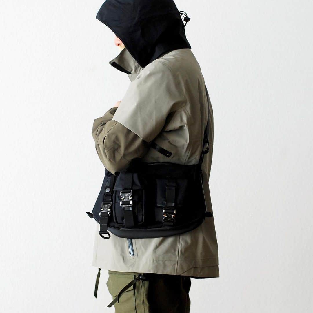 のインスタグラム：「_ Bagjack / バッグジャック "tacbag Sniper Bag" ￥62,920- _ 〈online store / @digital_mountain〉 https://www.digital-mountain.net/shopdetail/000000007326/ _ 【オンラインストア#DigitalMountain へのご注文】 *24時間受付 *14時までのご注文で即日発送 * 1万円以上ご購入で送料無料 tel：084-973-8204 _ We can send your order overseas. Accepted payment method is by PayPal or credit card only. (AMEX is not accepted)  Ordering procedure details can be found here. >>http://www.digital-mountain.net/html/page56.html  _ 本店：#WonderMountain  blog>> http://wm.digital-mountain.info _ #Bagjack #バッグジャック _  JR 「#福山駅」より徒歩10分 #ワンダーマウンテン #japan #hiroshima #福山 #福山市 #尾道 #倉敷 #鞆の浦 近く _ 系列店：@hacbywondermountain _」