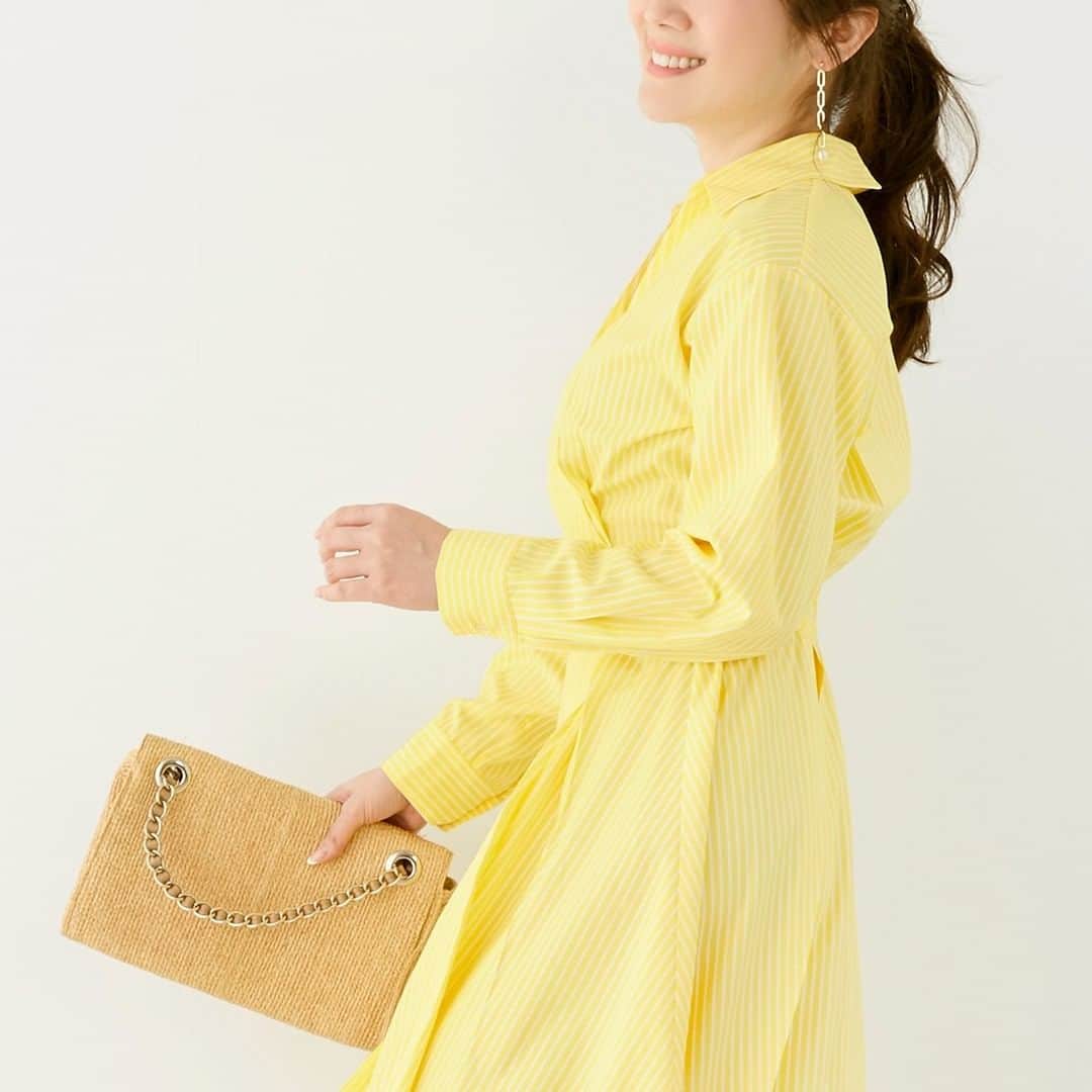 のインスタグラム：「Coming soon...♡ 間もなく発売予定✨  カシュクールデザインのストライプシャツワンピース ウエストから広がるフレアラインは女性らしいシルエット。 ひらりとしたエアリー感も◎  *****  商品についてのお問い合わせは DMもしくは最新投稿へコメントくださいませ♡  @js_staffcode でも受け付けています✨ スタッフコーデも発信中！  ▼購入方法🛒▼. @lialapg プロフィール欄URLより公式サイトへ♪. この投稿の画像をTAPしても◎.  shop @joint_space #jointspace #ジョイントスペース #js_fashion @miki__yoshida  #シンプルコーデ#大人かわいい#きれいめコーデ#きれいめカジュアル#olコーデ#フェミニンコーデ#大人フェミニン#きれいめファッション#159cmコーデ#大人かわいいコーデ#エレガントコーデ#お出掛けコーデ#lialapg#春コーデ#春服#夏コーデ#夏服#シャツワンピース#ワンピース#ワンピースコーデ#カシュクールワンピース#ストライプワンピース#ストライプ」